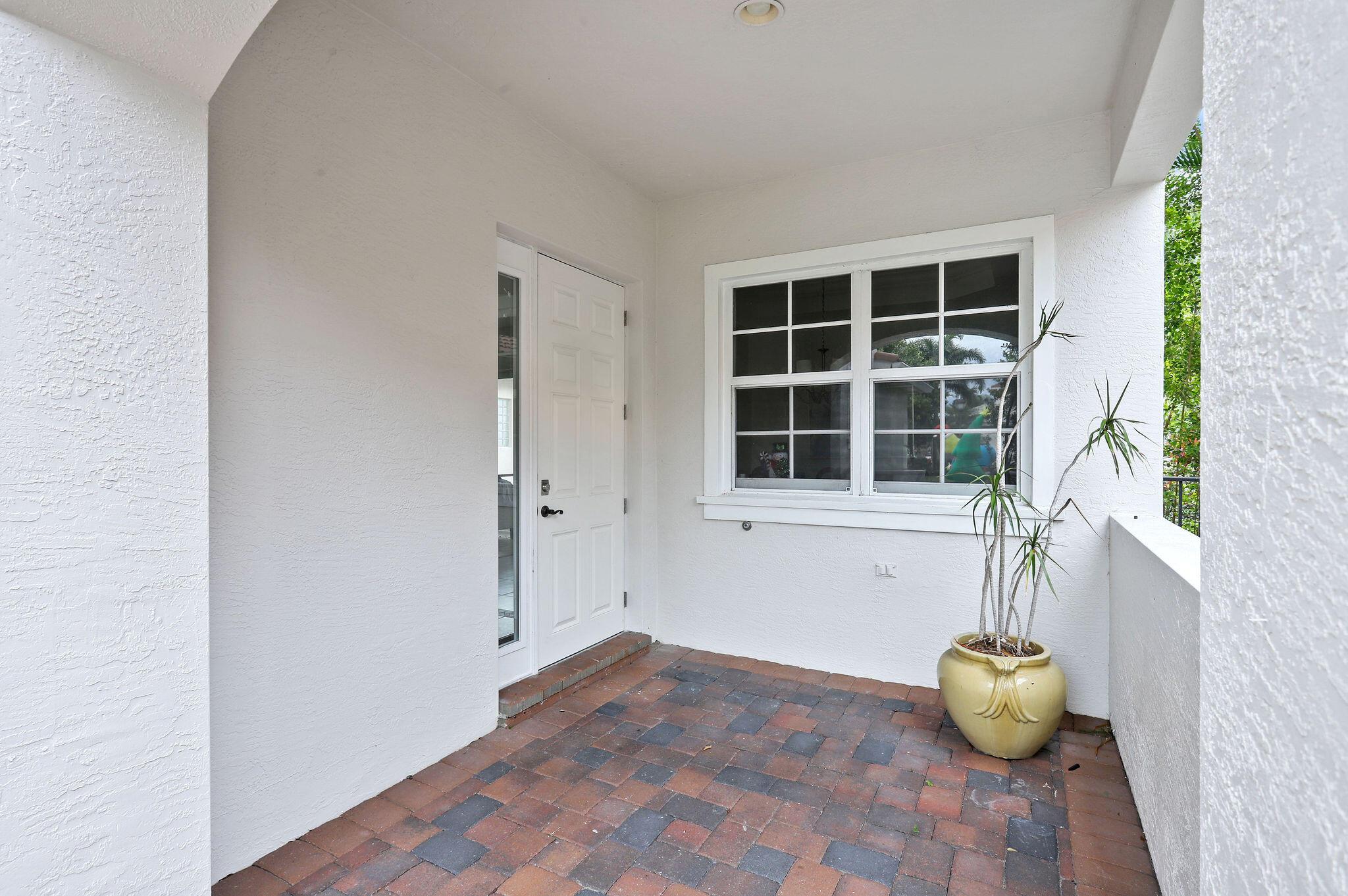 143 Isle Verde Way Property Photo 4