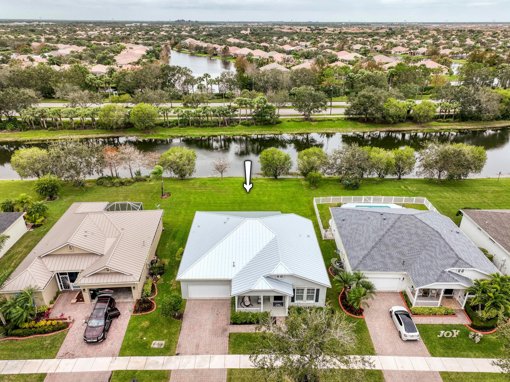 10691 Sw Waterway Lane Property Photo 1