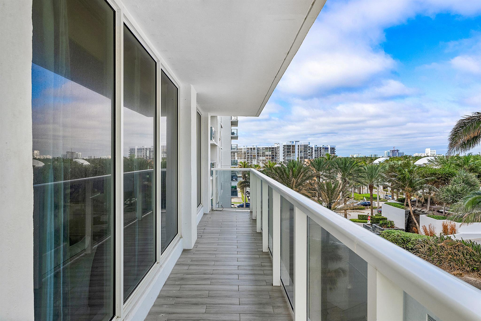 2751 S Ocean Drive 504n Property Photo 3