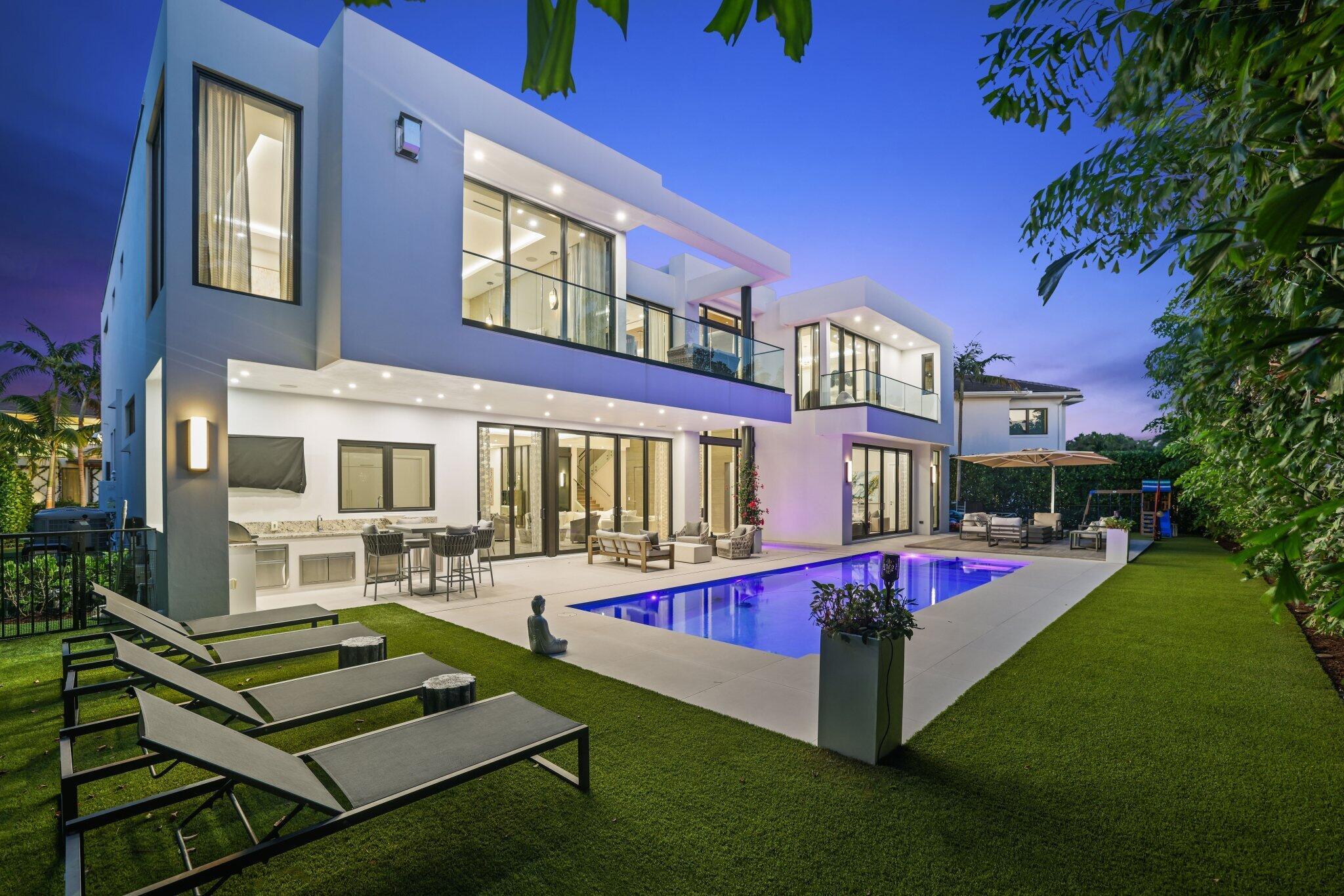 2391 Areca Palm Road Property Photo 4