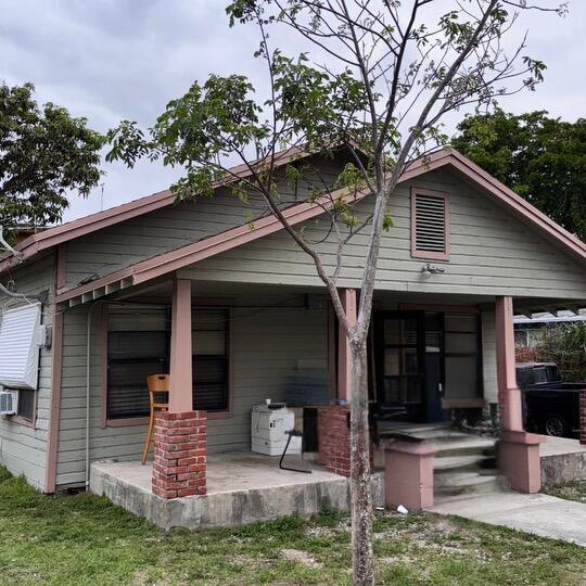 118 NE 6th Street Property Photo 1