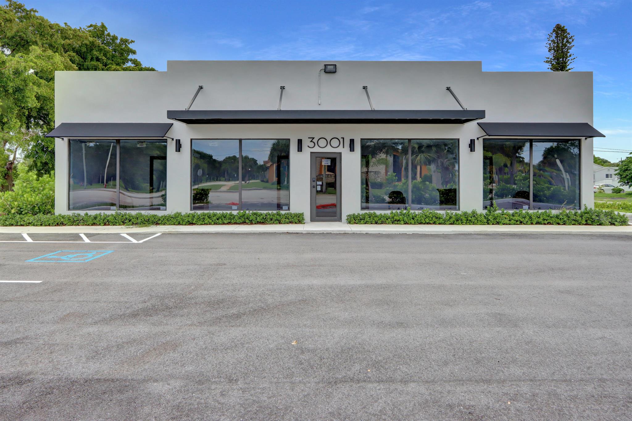 3001 S Congress Avenue Property Photo
