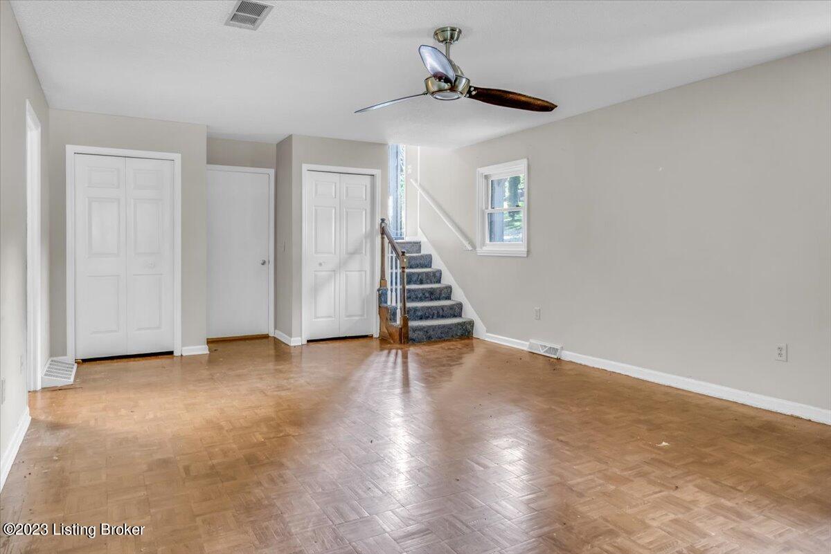 320 Country Ln Property Photo 5