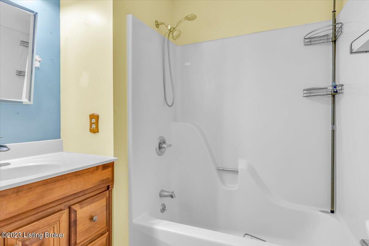 320 Country Ln Property Photo 16