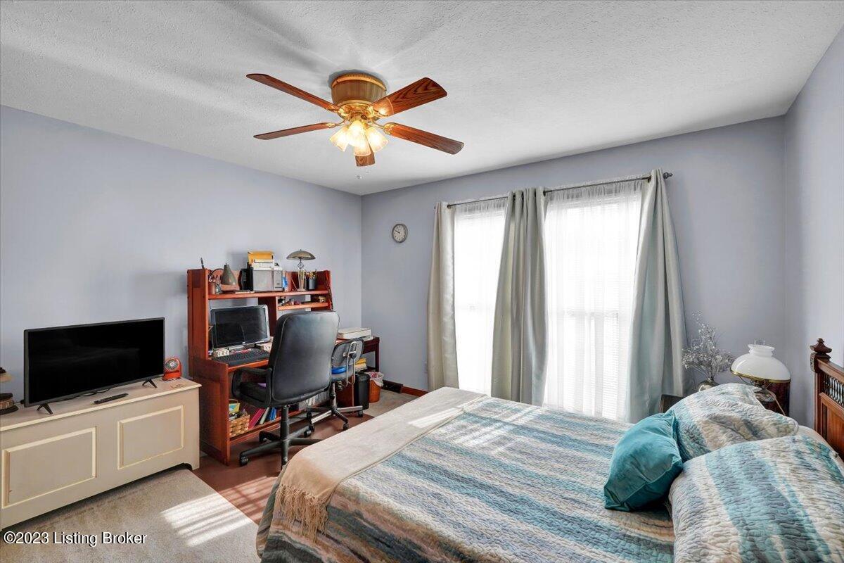 4708 Fox Chase Dr Property Photo 37