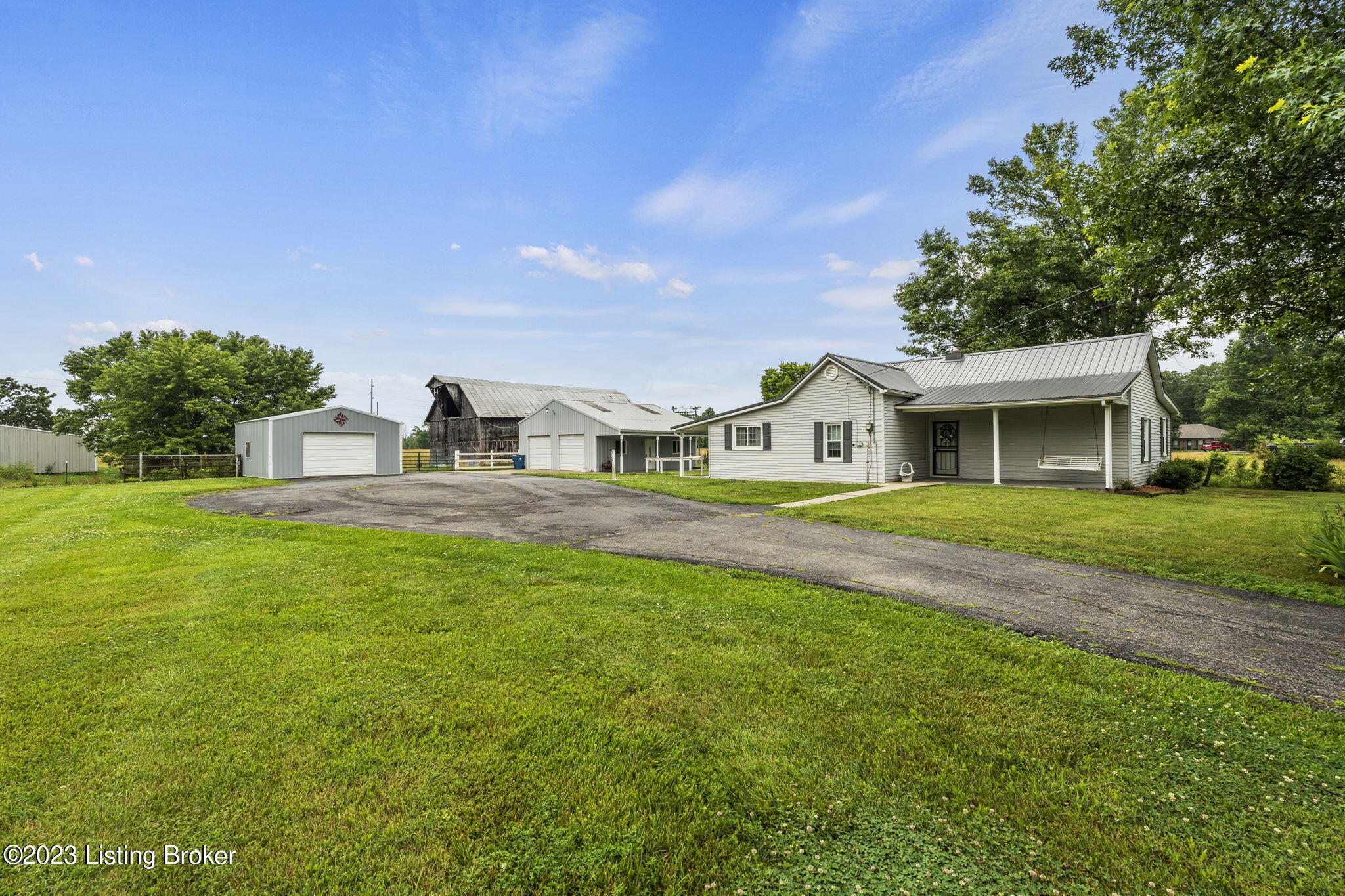 889 W Hwy 44 Property Photo 4