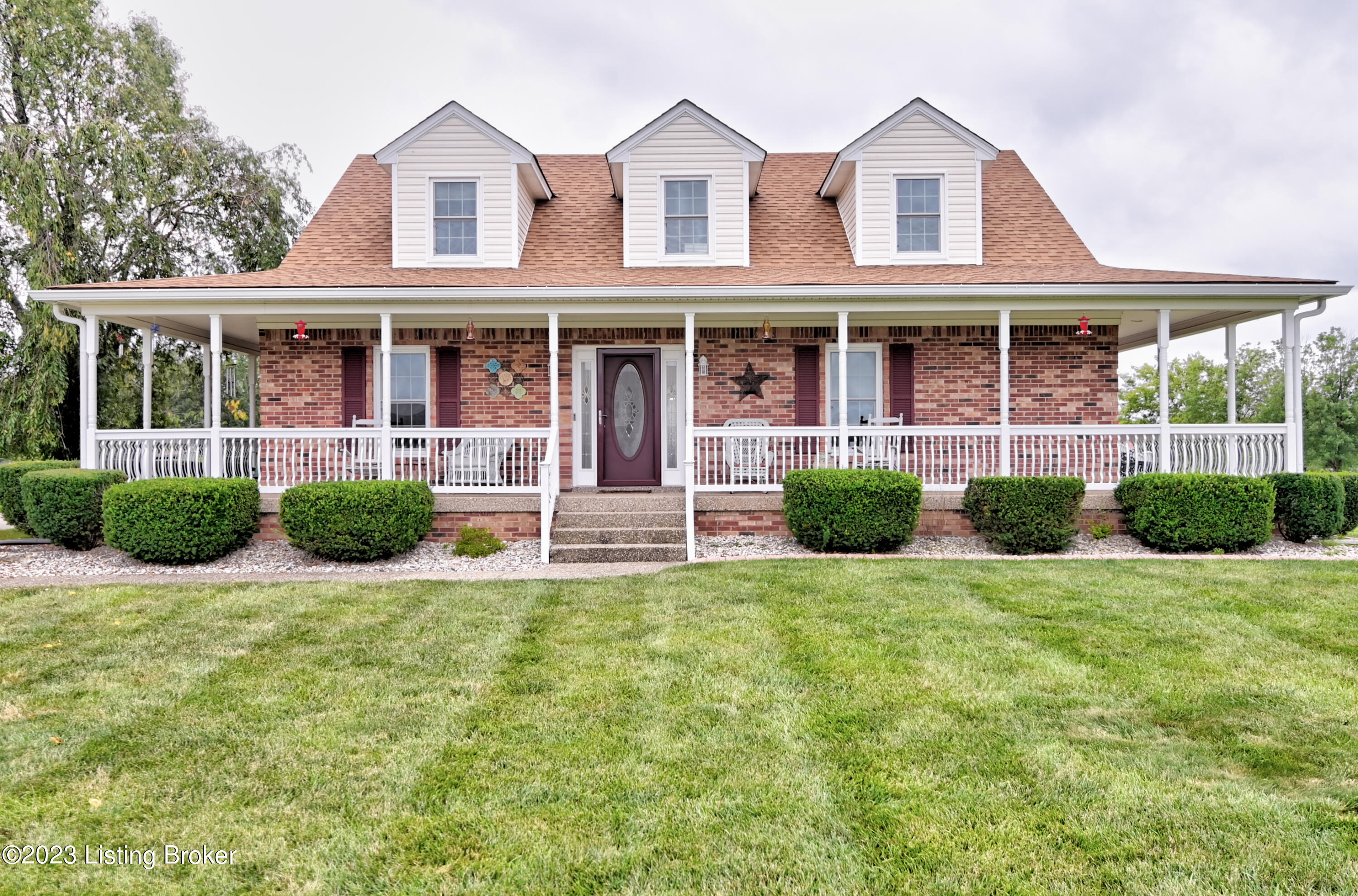 451 Millers Crossing Property Photo 2