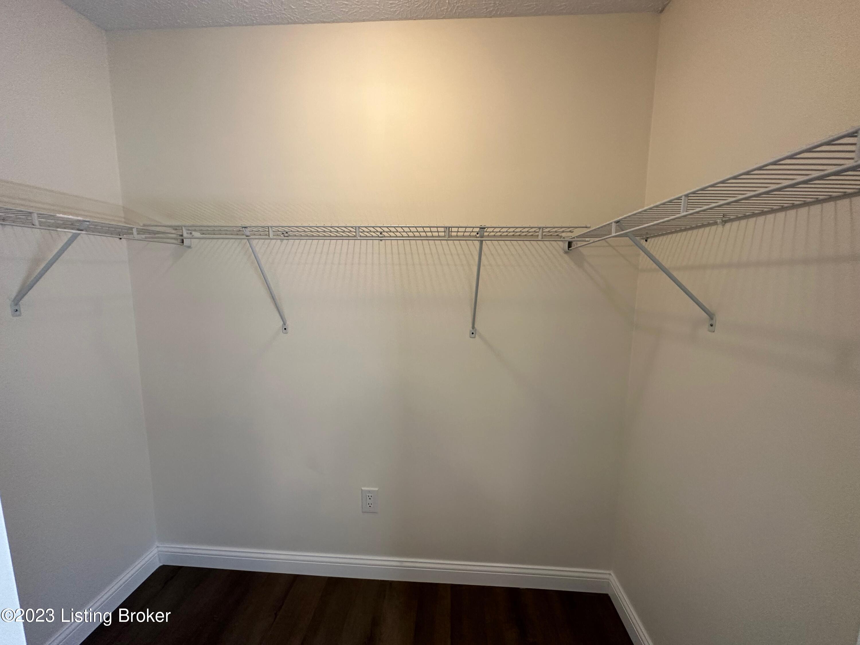 1432 Crestview Dr Property Photo 27