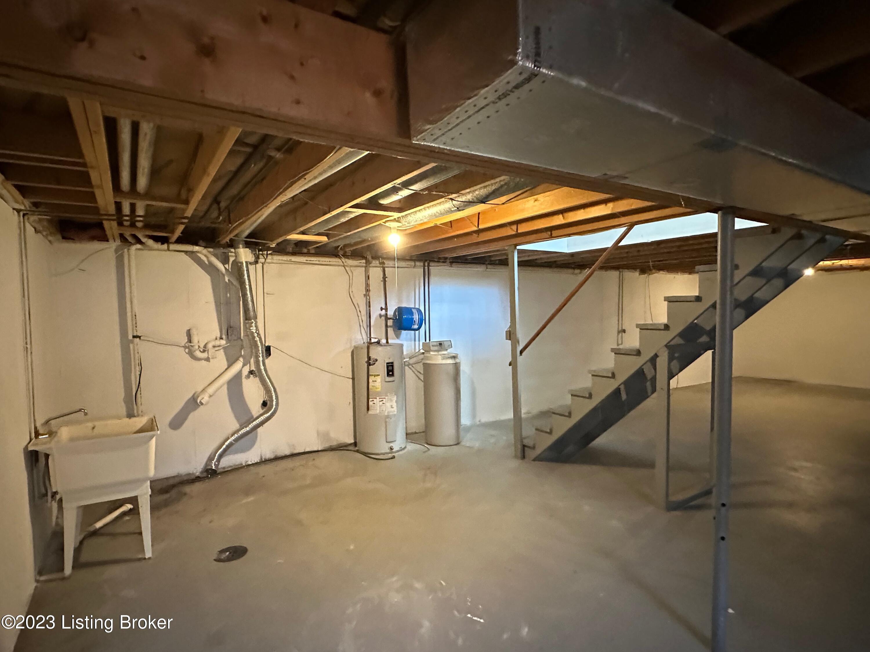 1432 Crestview Dr Property Photo 34