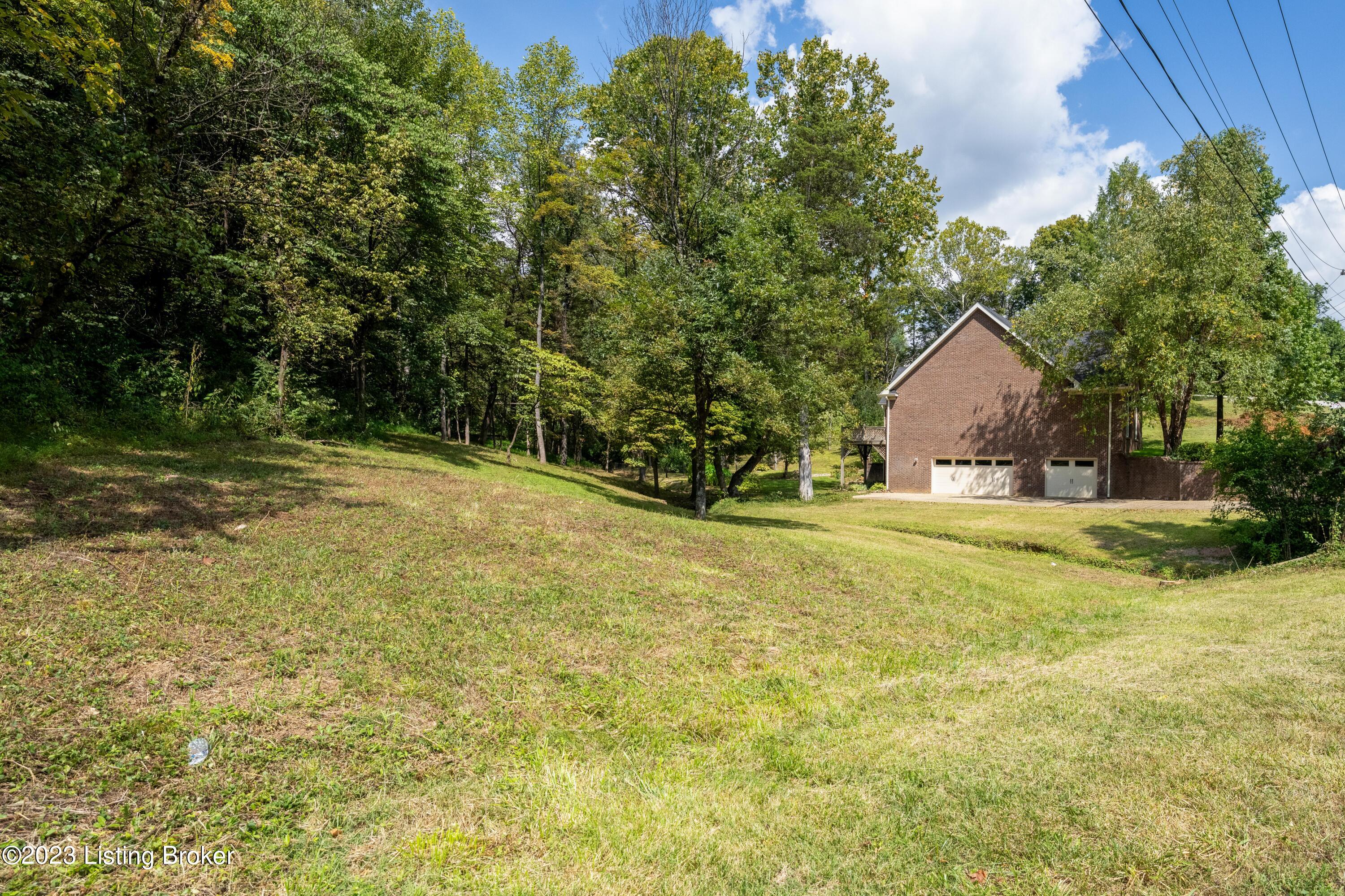 136 Windsor Ave Property Photo 10