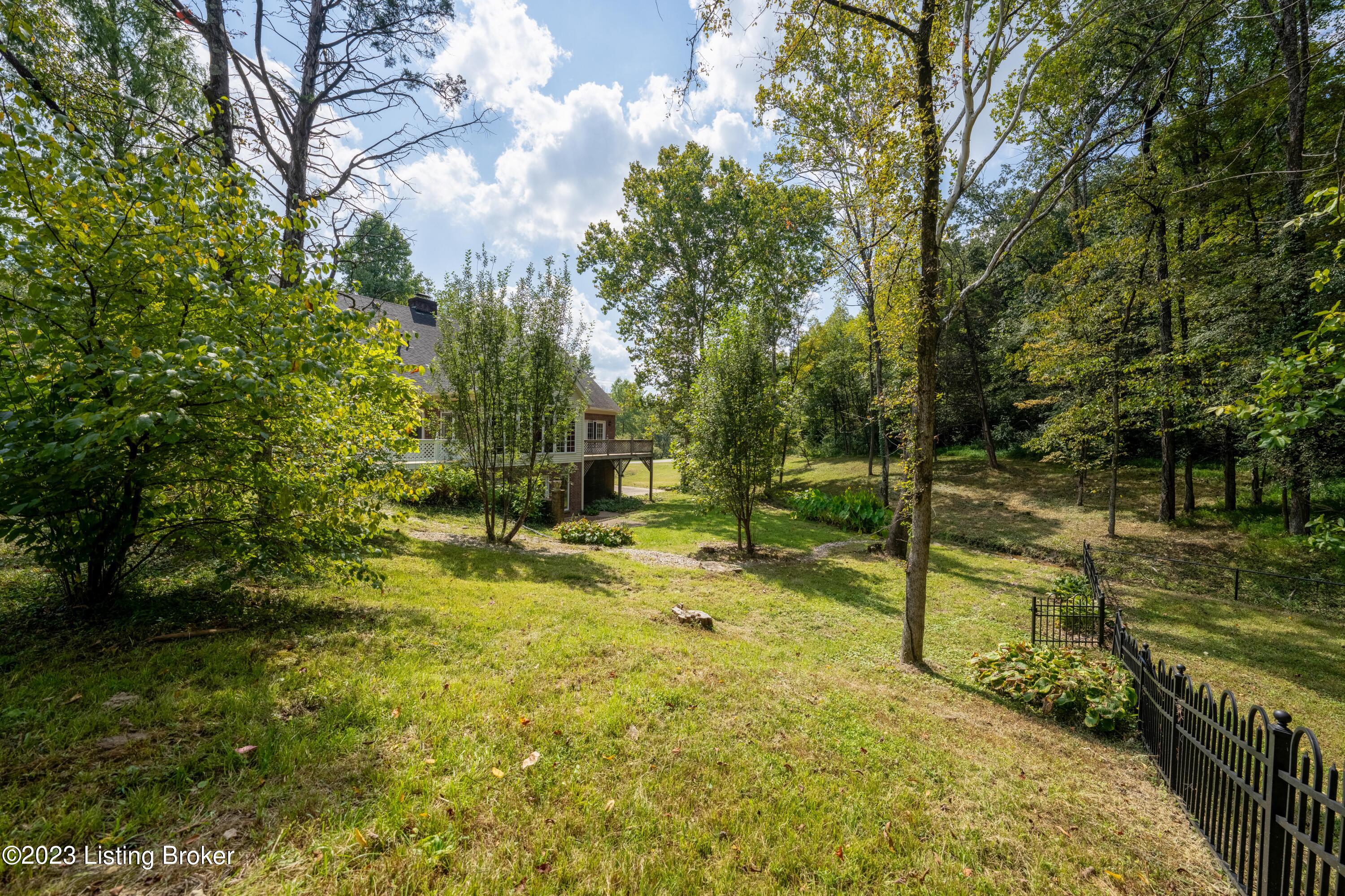 136 Windsor Ave Property Photo 15