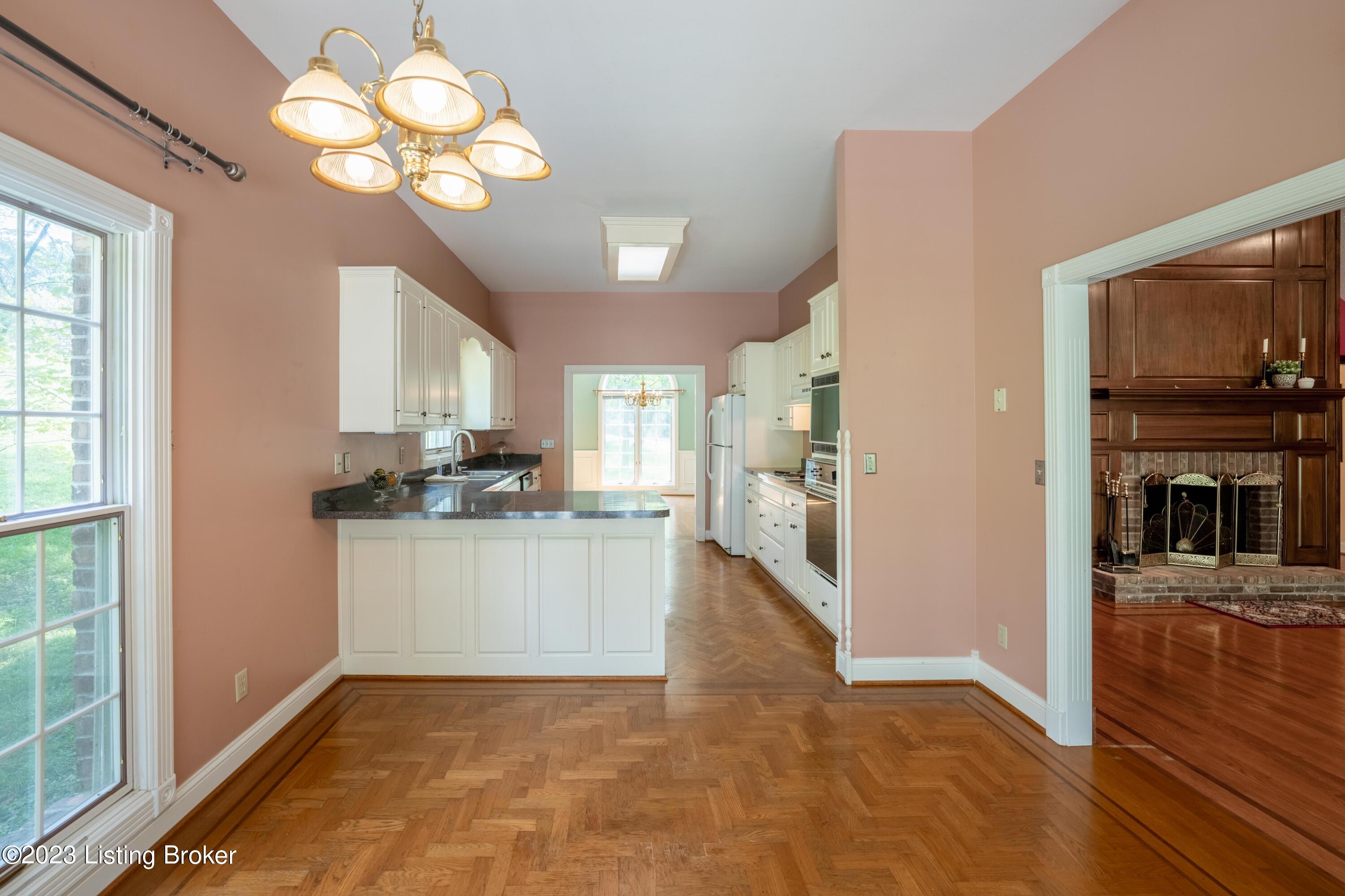 136 Windsor Ave Property Photo 24