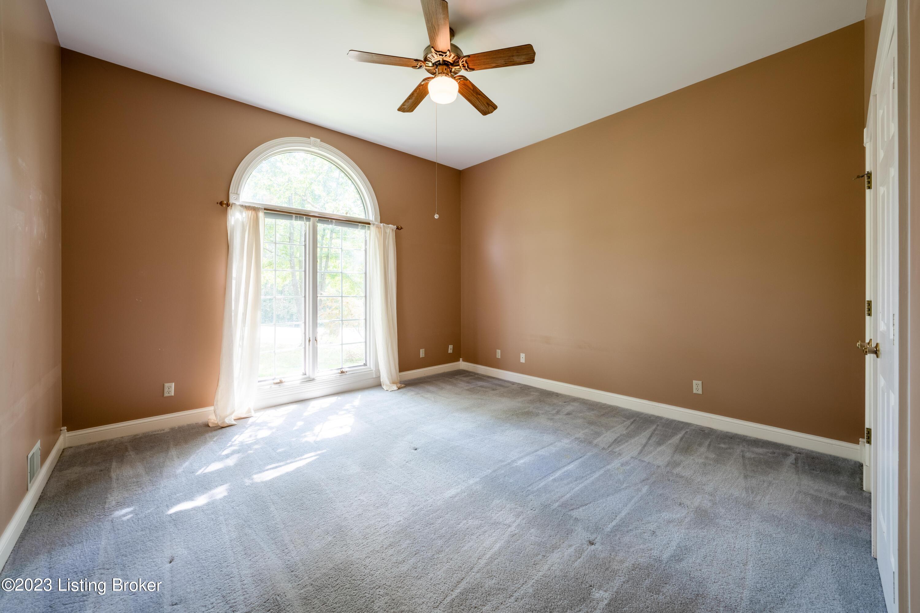 136 Windsor Ave Property Photo 34