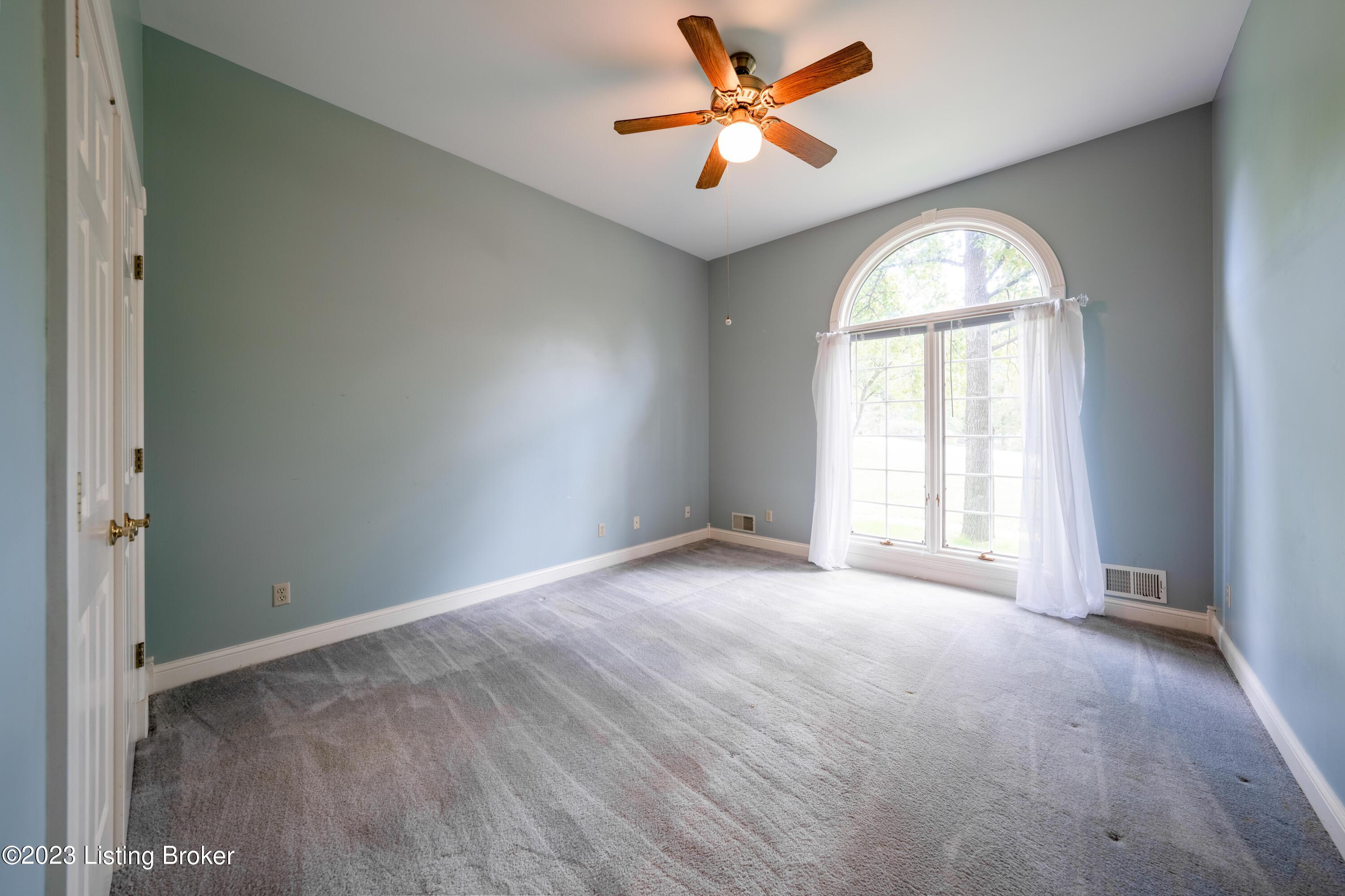 136 Windsor Ave Property Photo 36