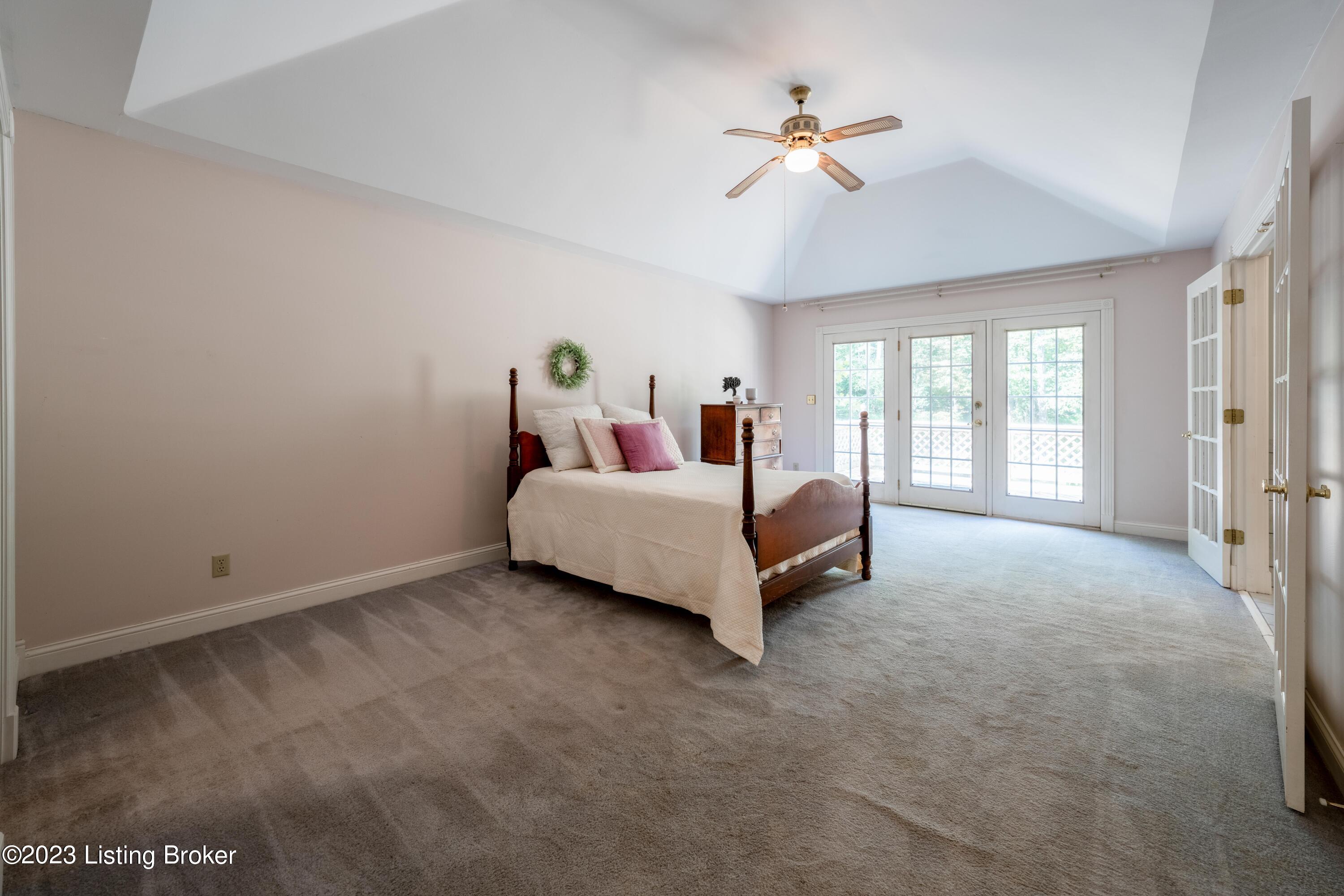 136 Windsor Ave Property Photo 37