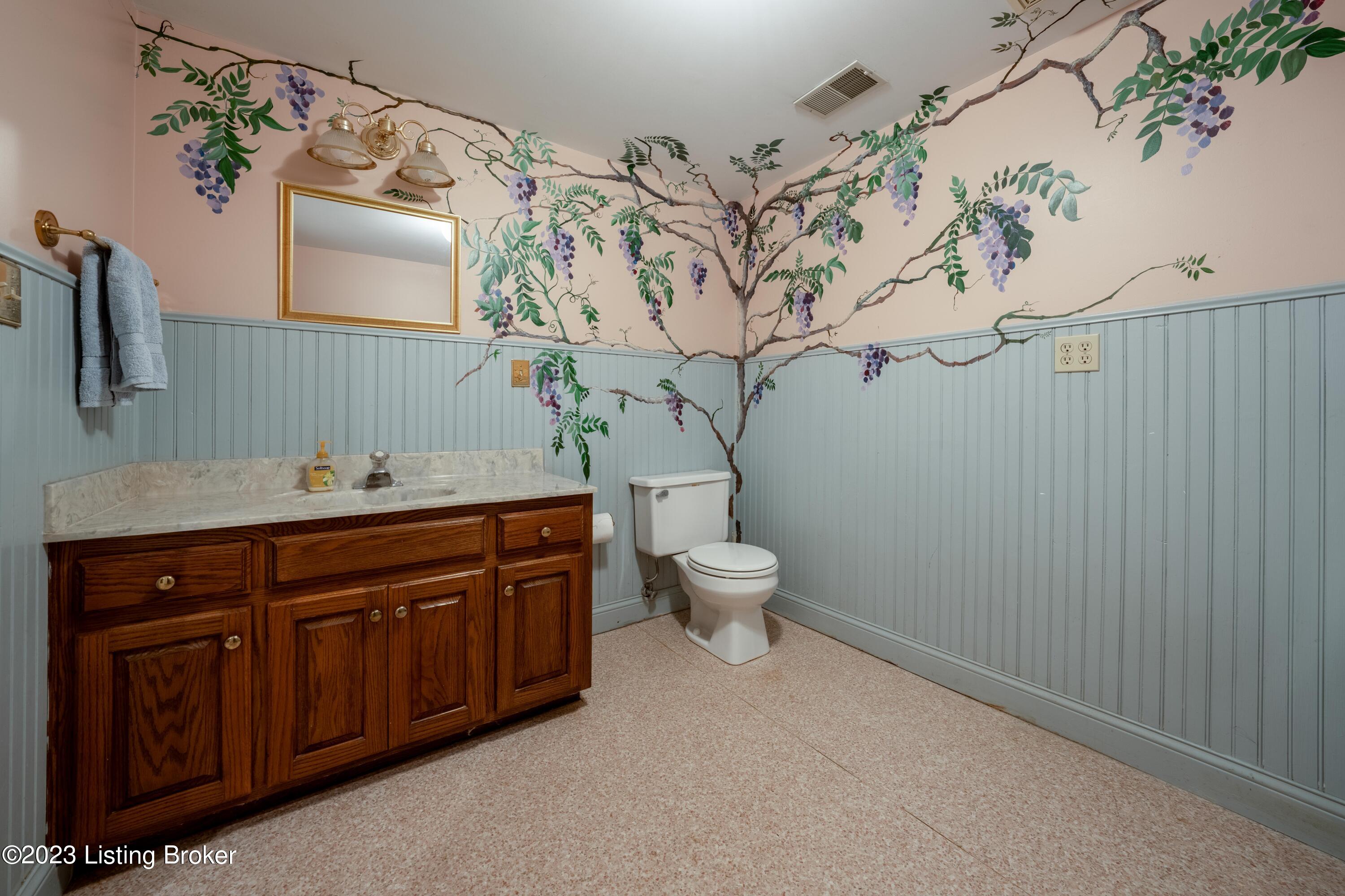 136 Windsor Ave Property Photo 55