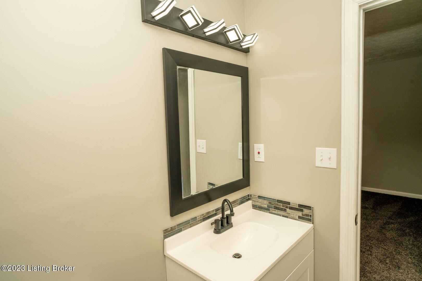 131 Meadowlake Dr Property Photo 59