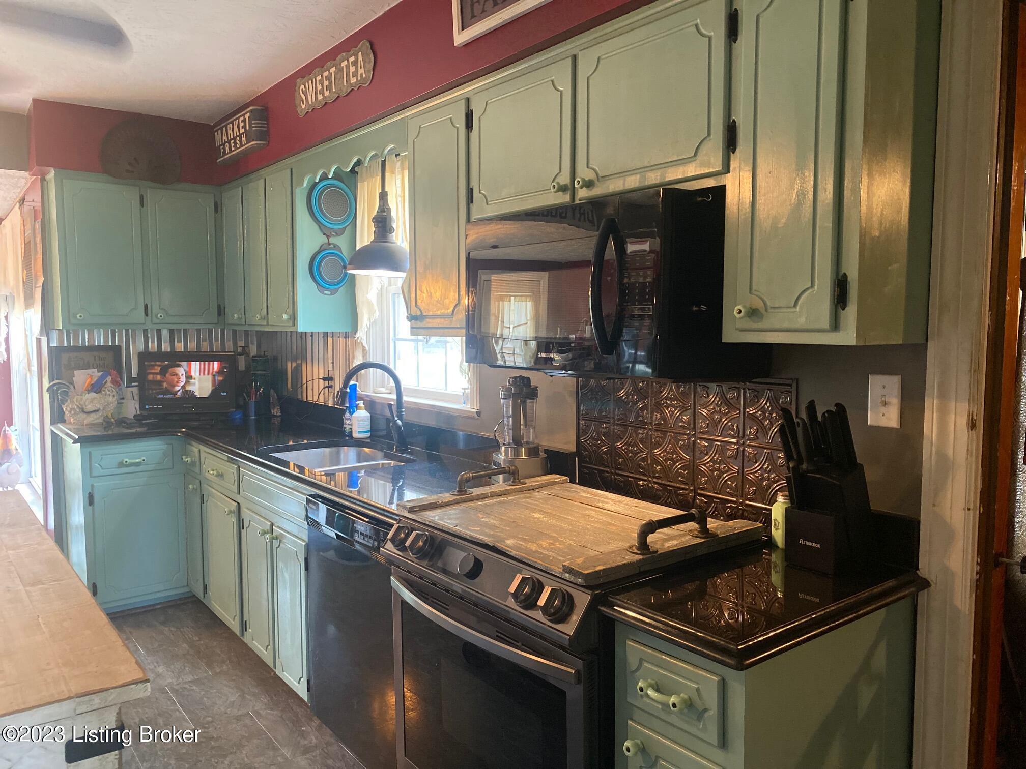 2351 White Tail Ln Property Photo 6