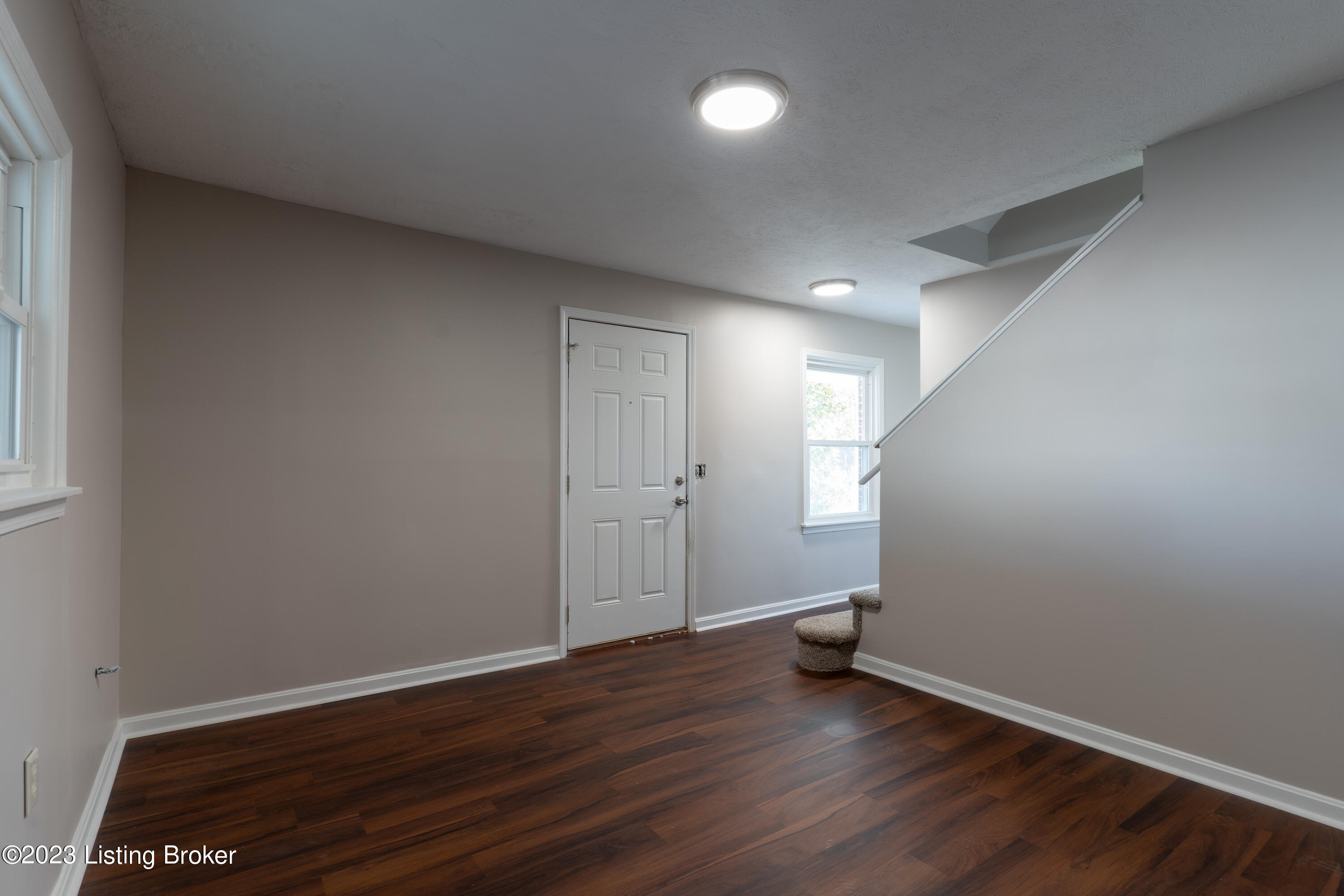 362 Crocus Dr Property Photo 4