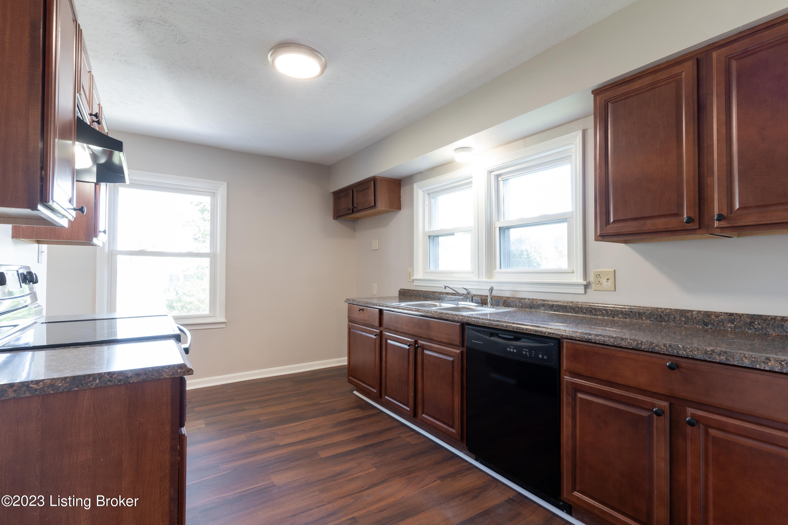 362 Crocus Dr Property Photo 11