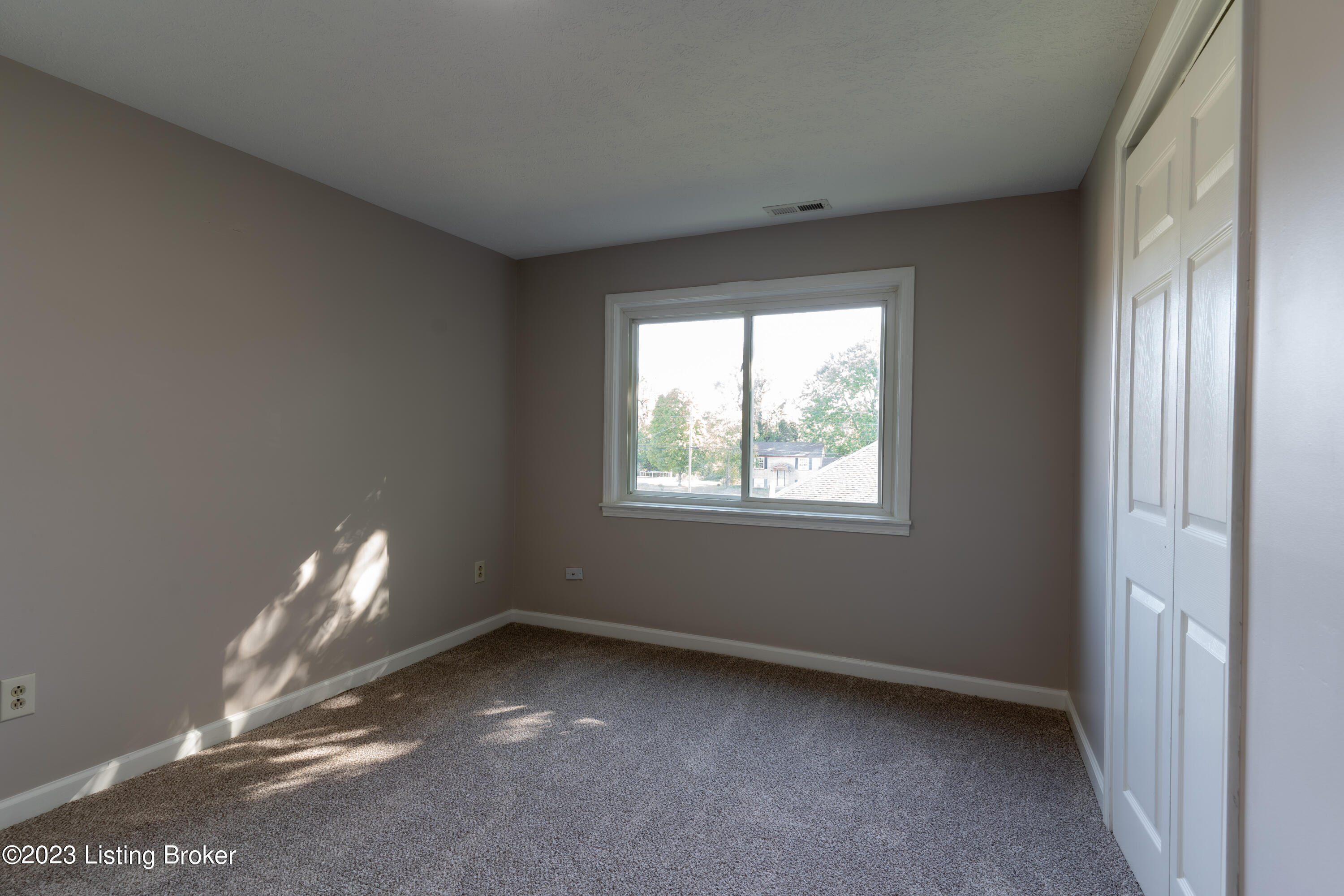 362 Crocus Dr Property Photo 26