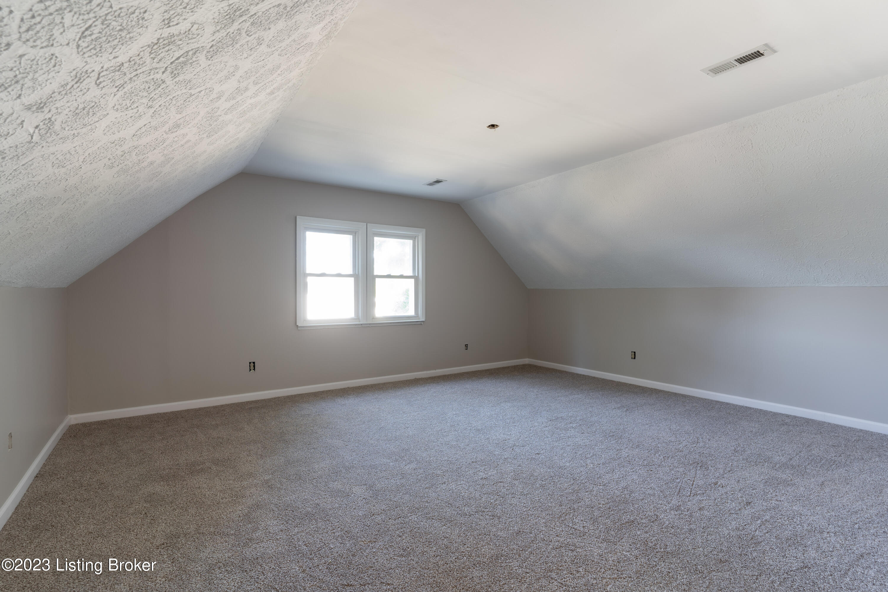 362 Crocus Dr Property Photo 35