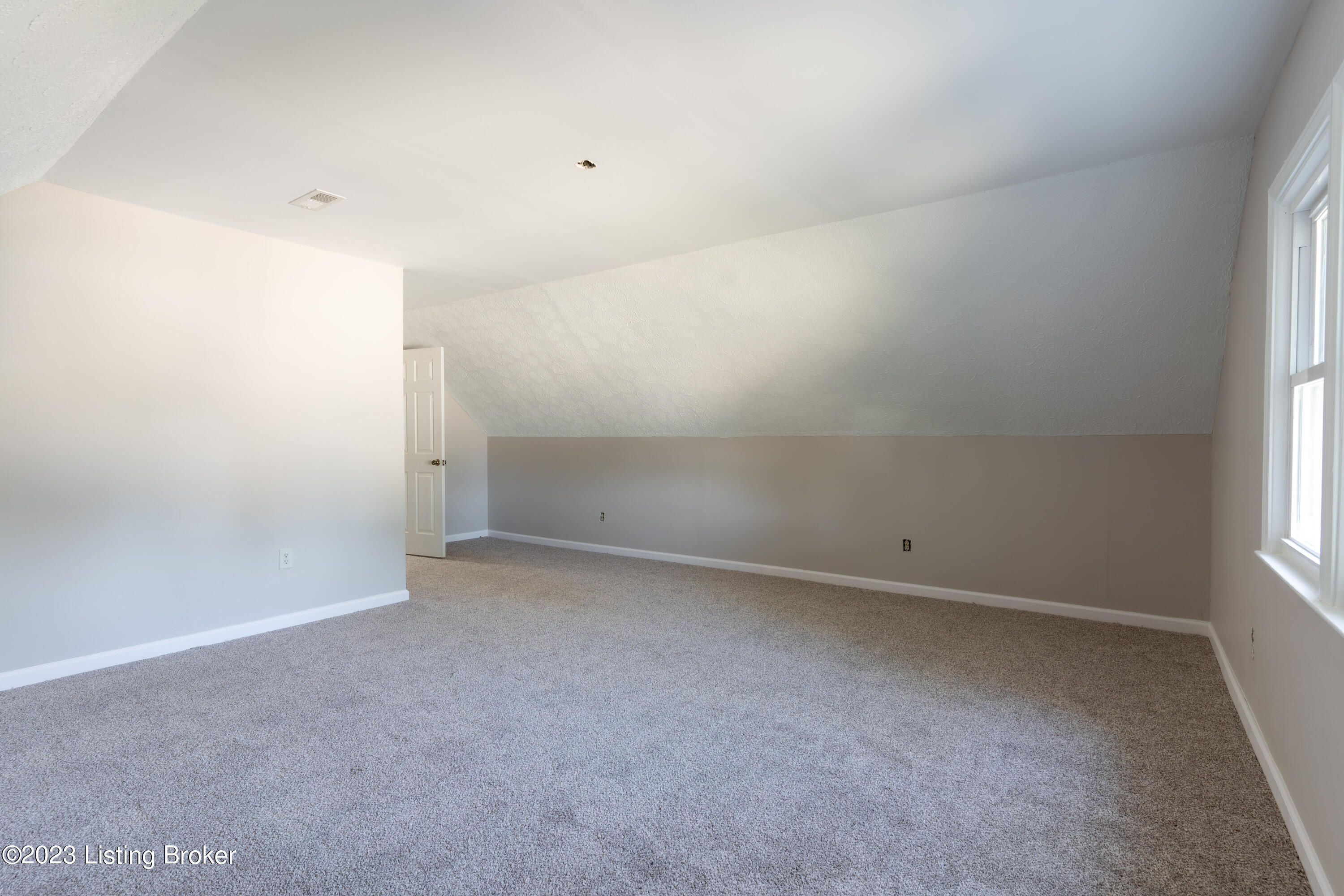 362 Crocus Dr Property Photo 37