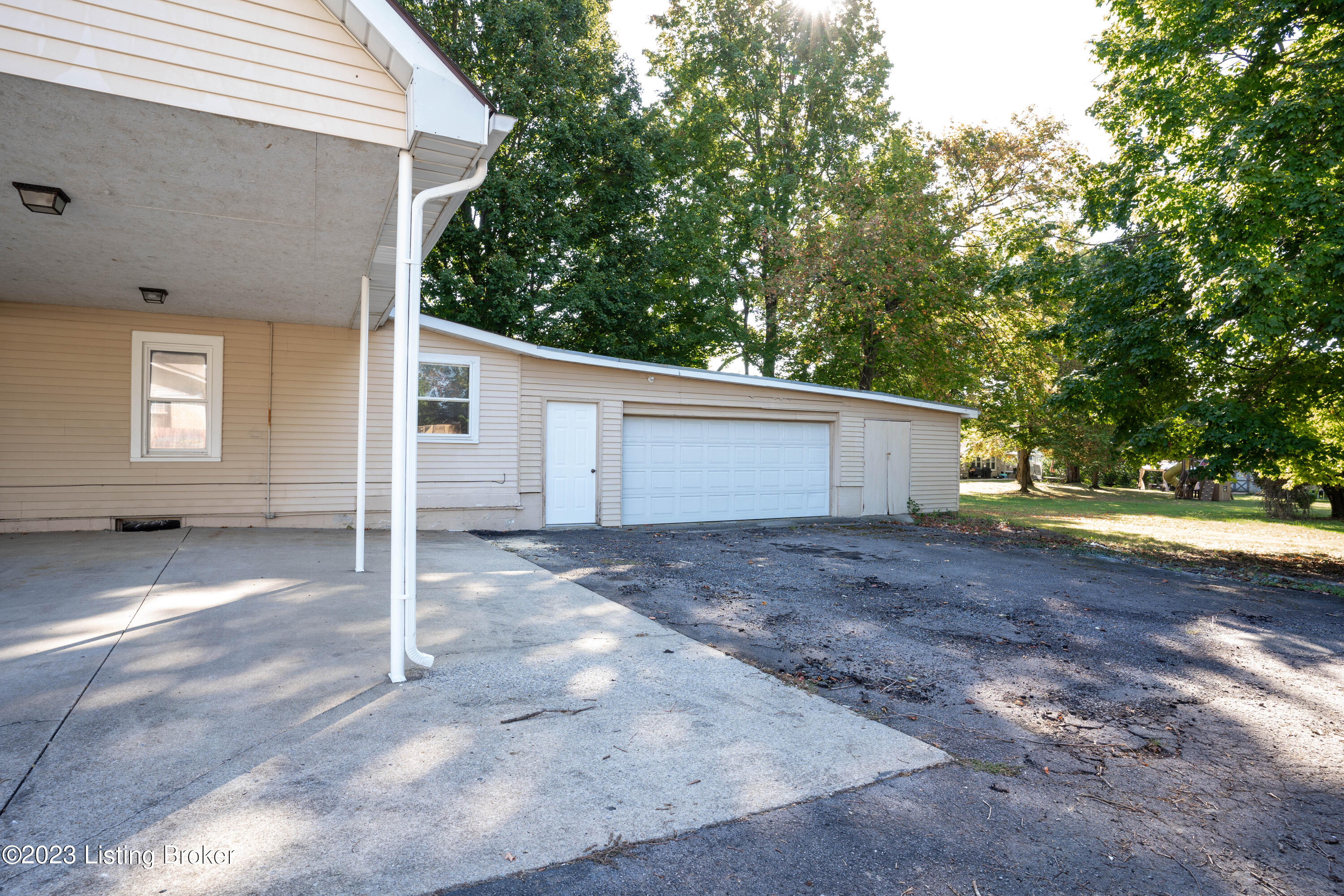 362 Crocus Dr Property Photo 42