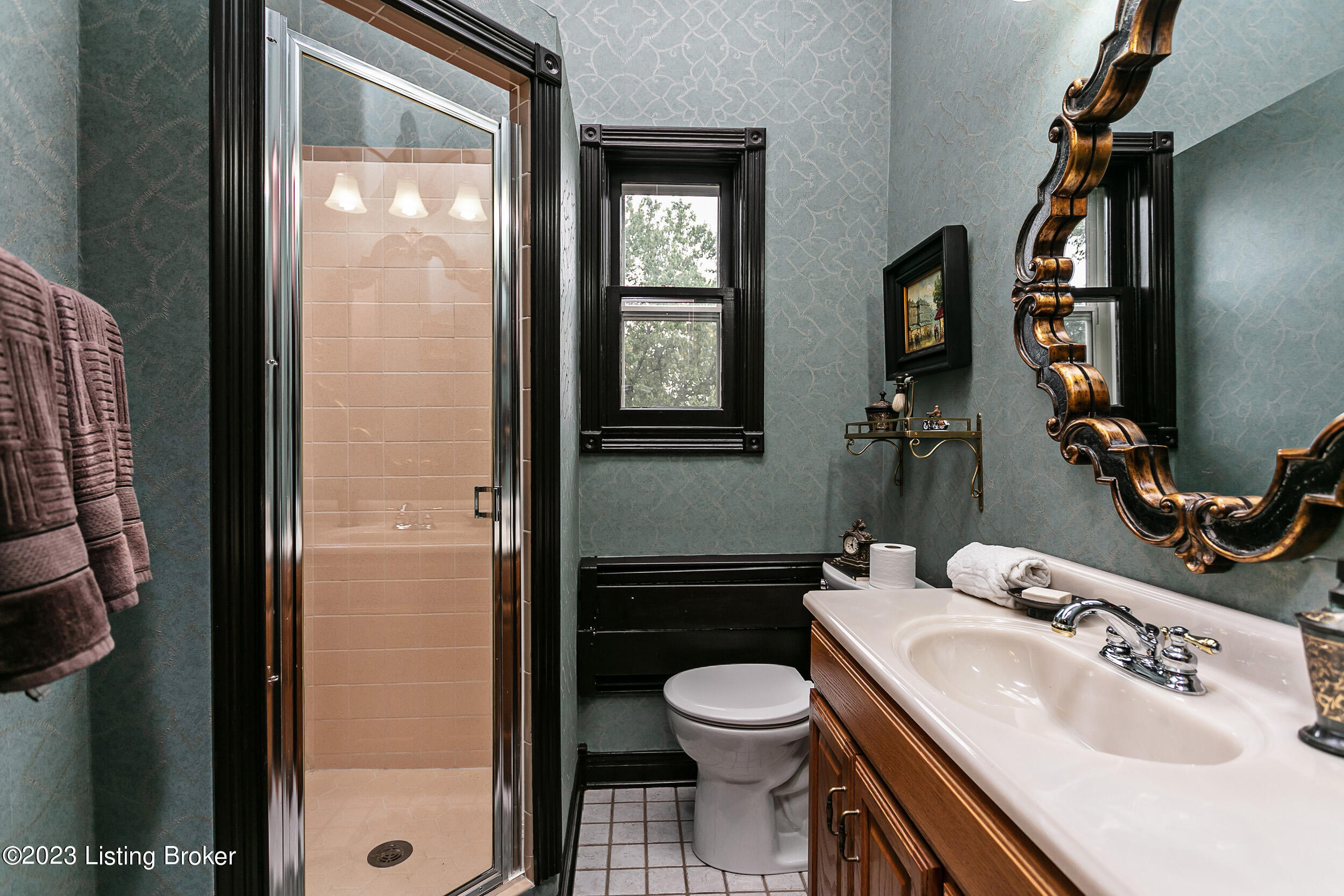 114 W Broadway St Property Photo 35