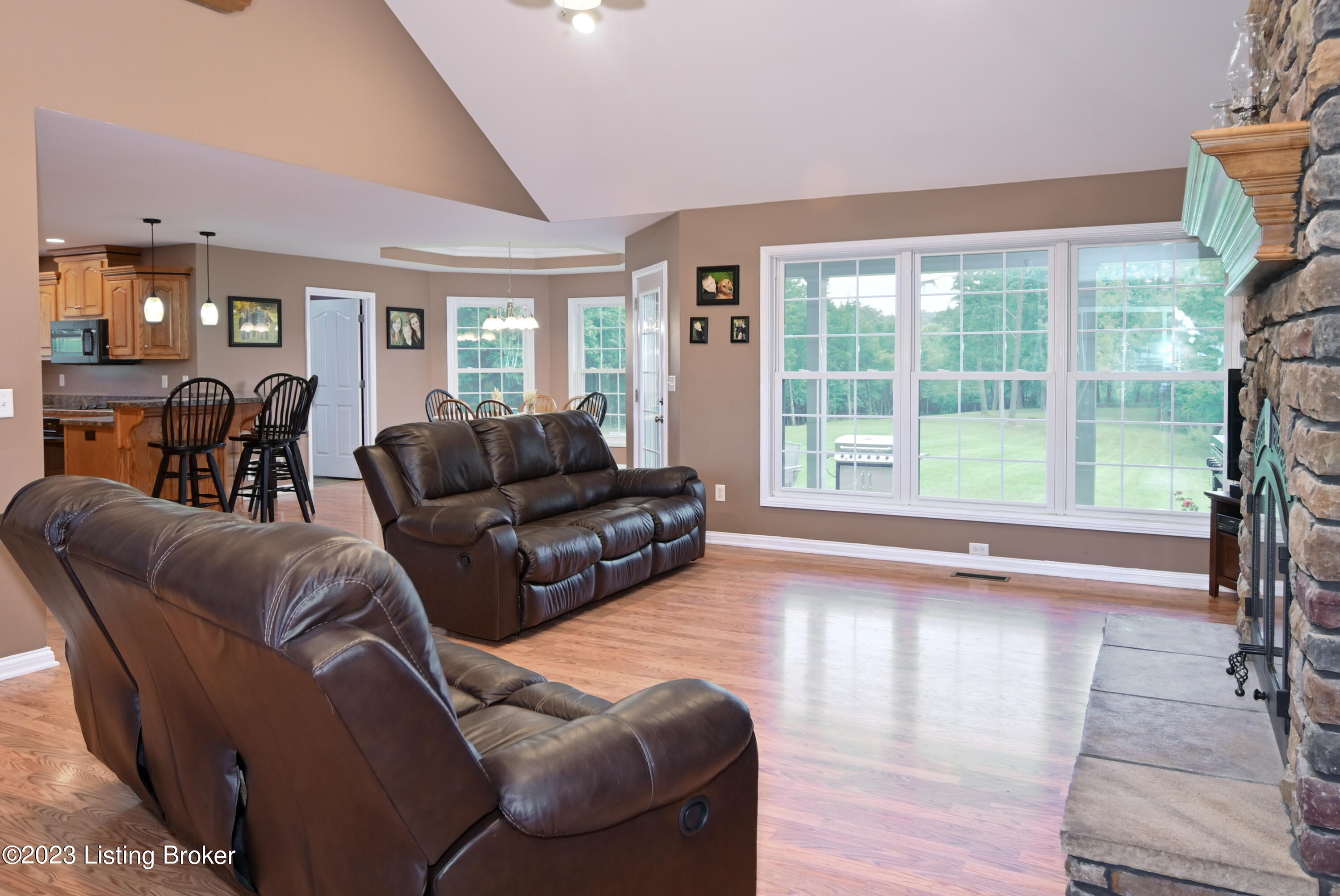 1054 Woodsdale Farm Dr Property Photo 7