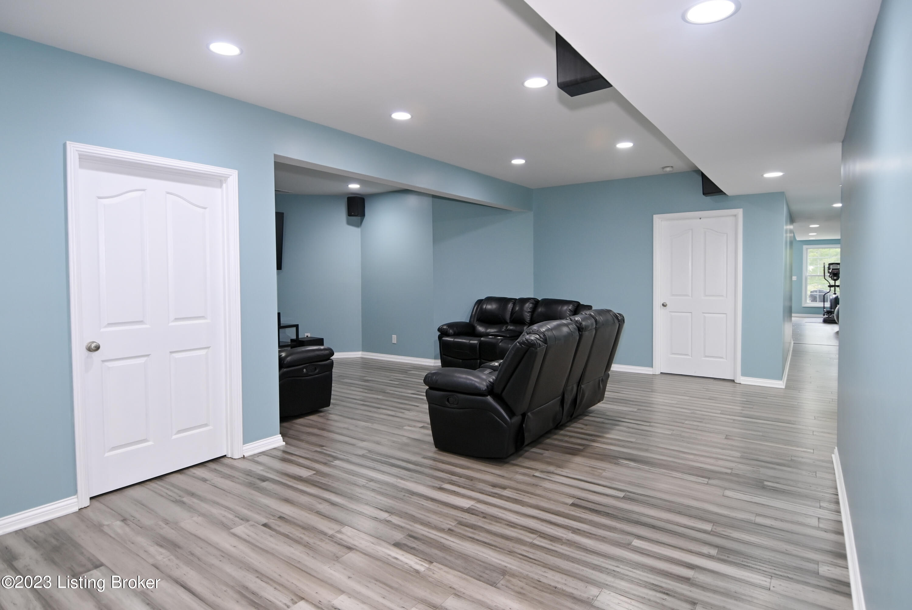 1054 Woodsdale Farm Dr Property Photo 32