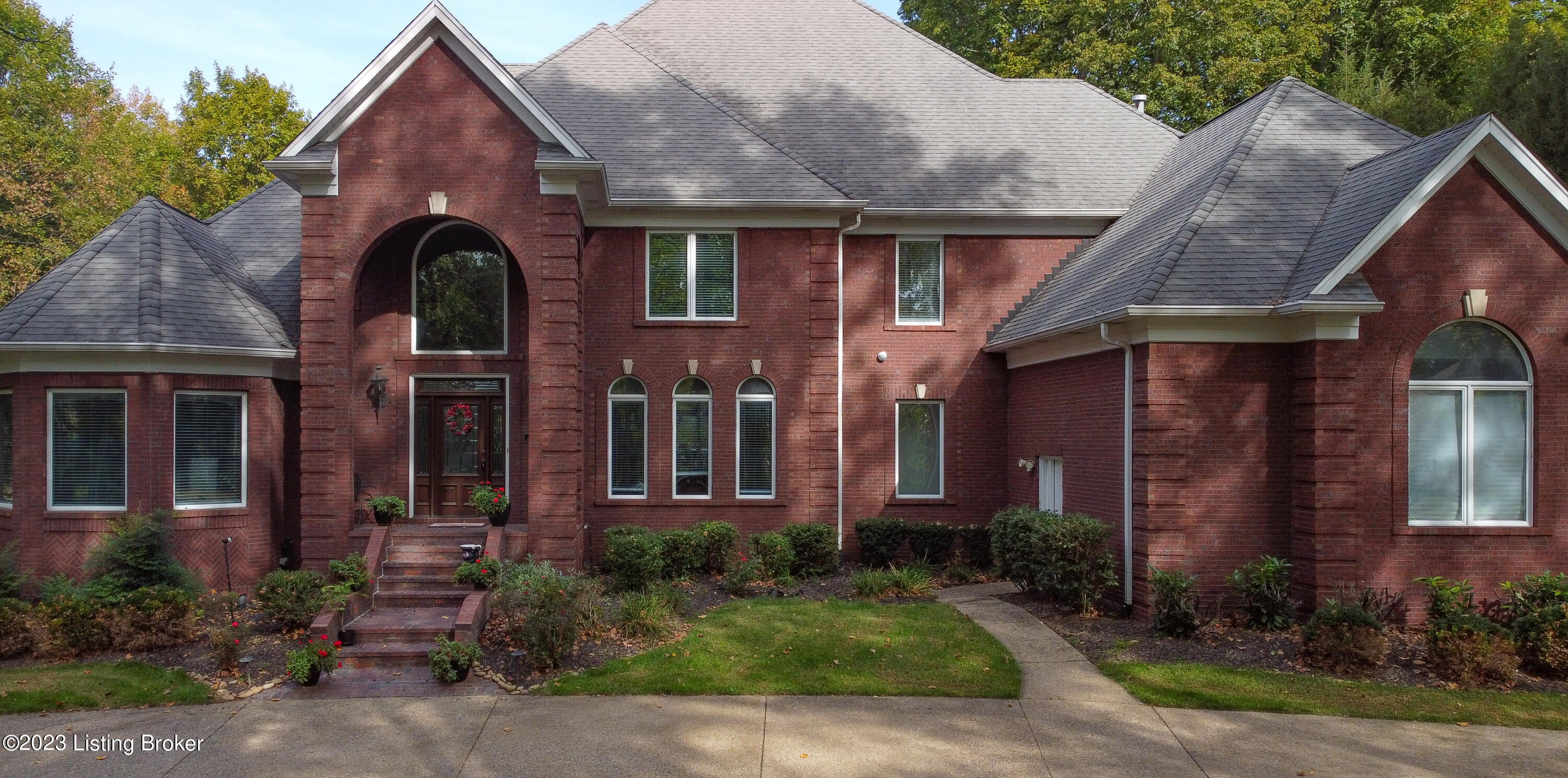 106 Sunnyside Ct Property Photo