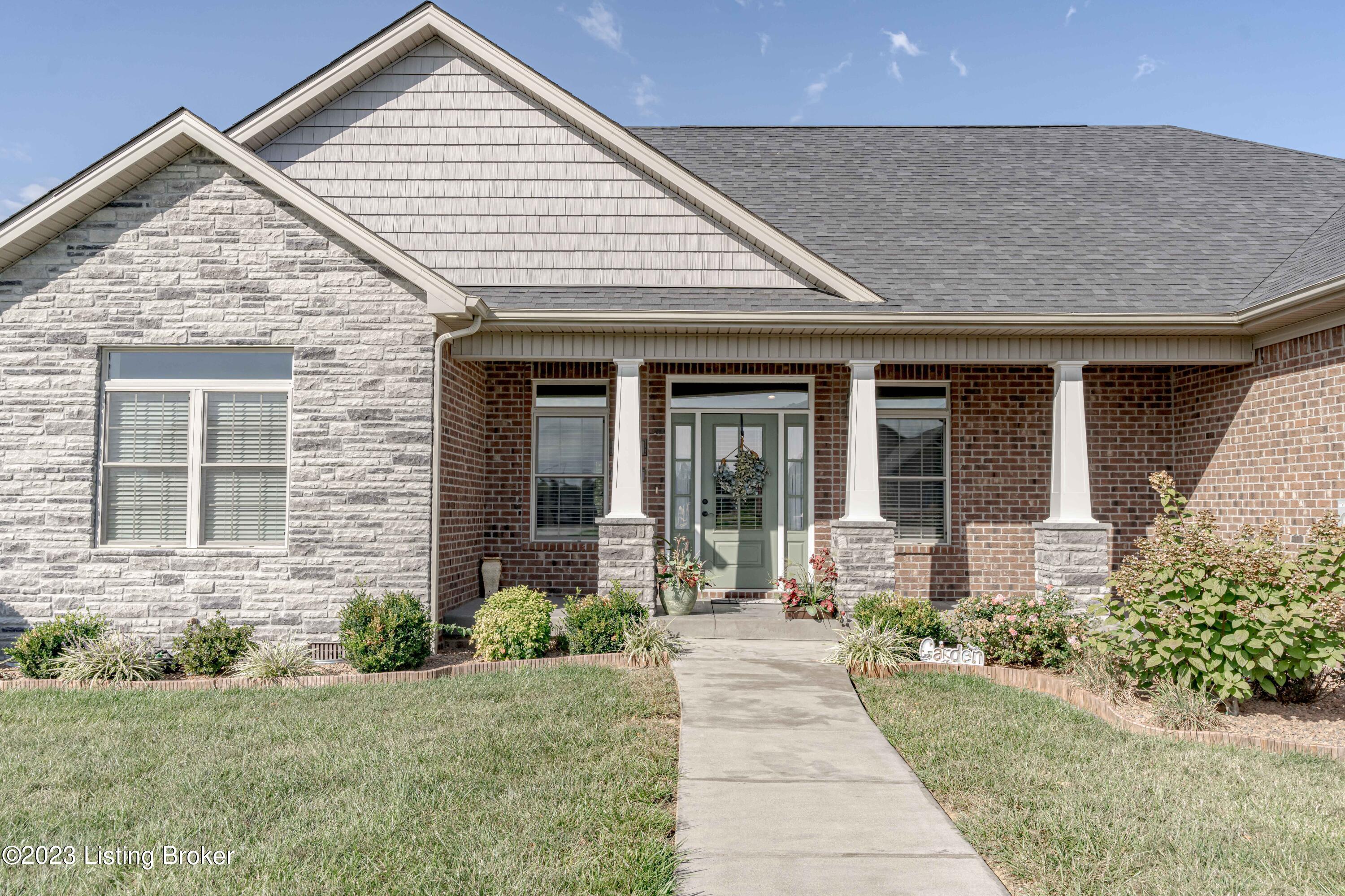 115 Gavin Dr Property Photo 4