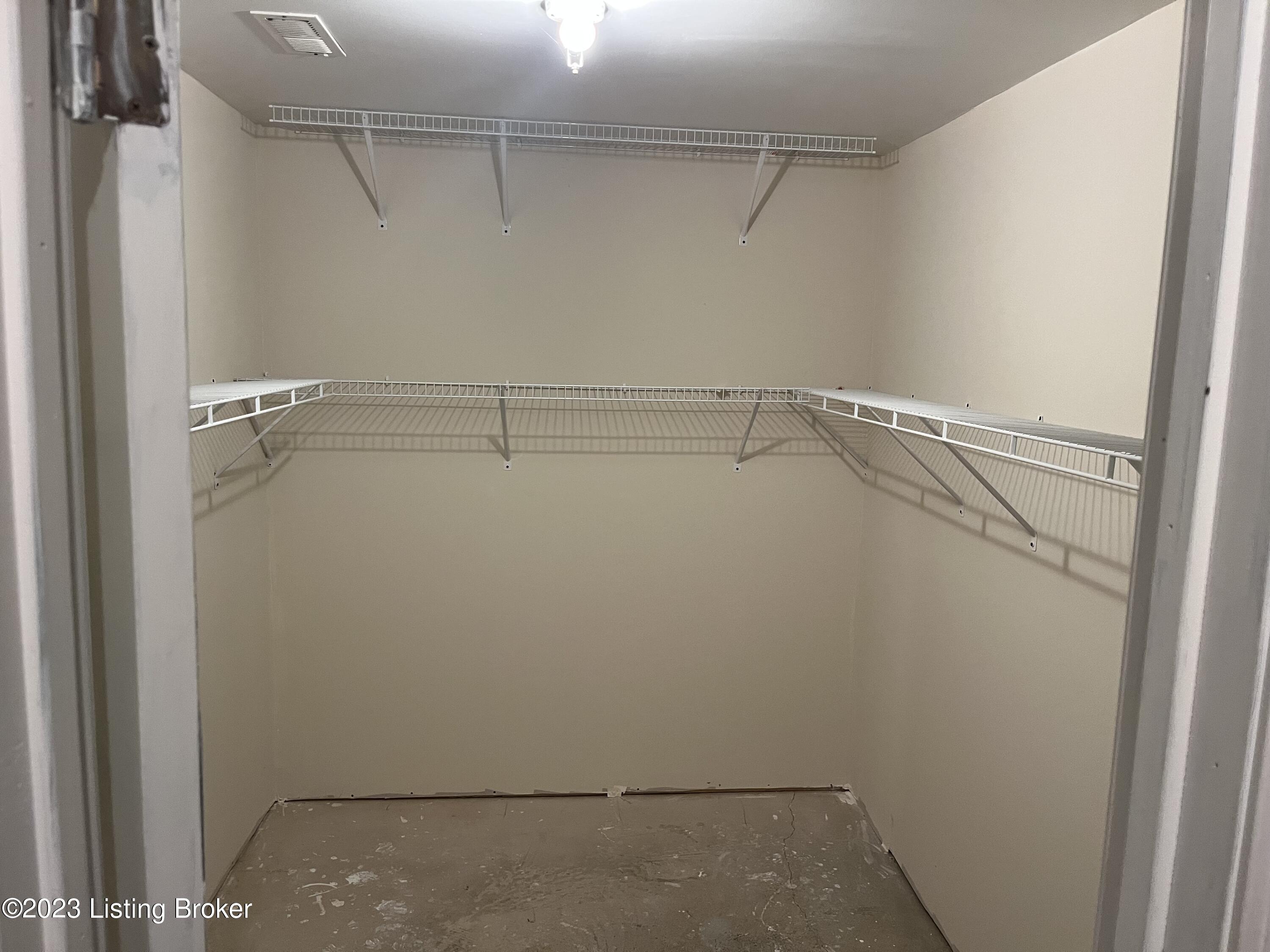 200 Meadowlake Dr Dr Property Photo 8