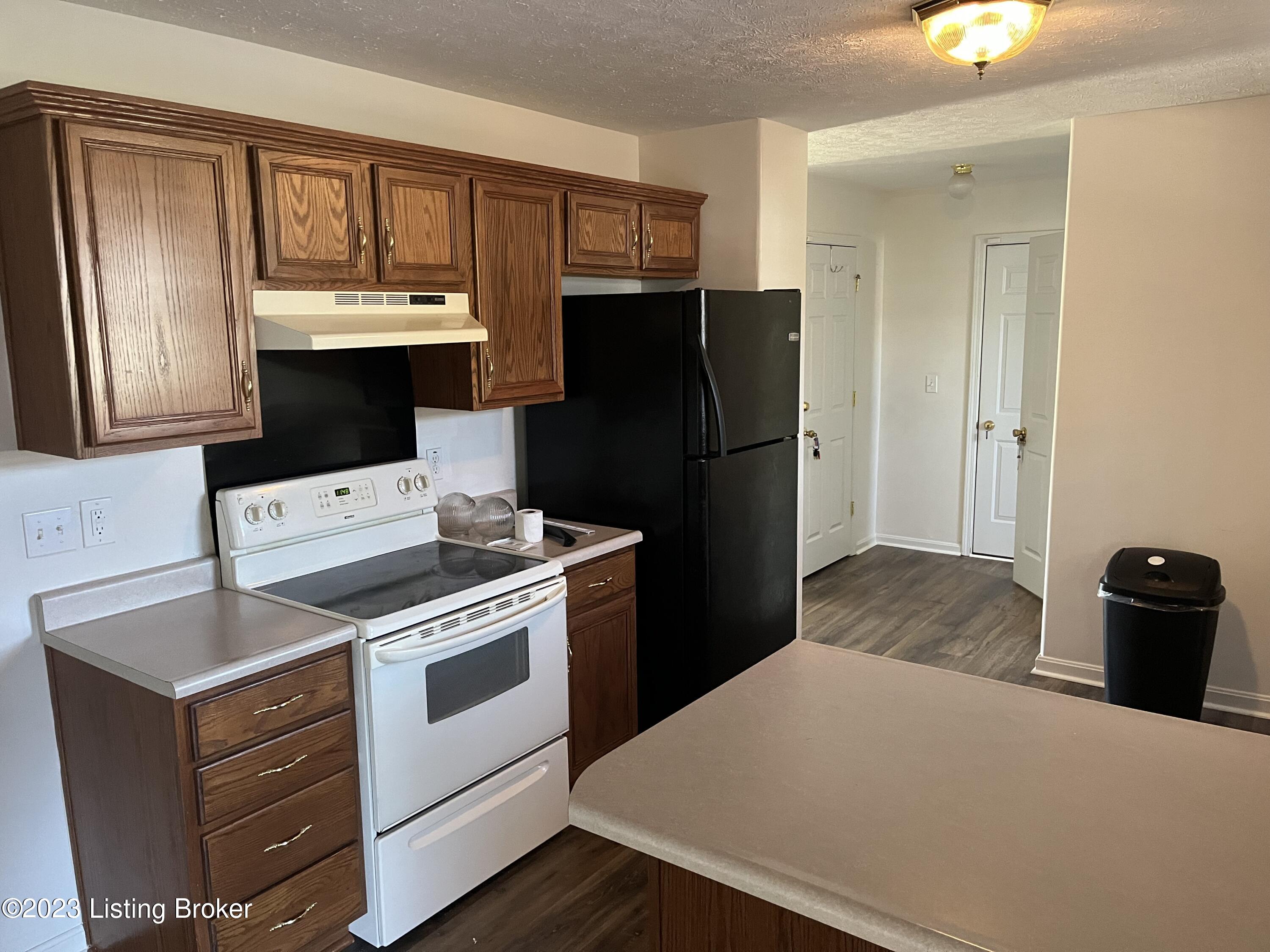 200 Meadowlake Dr Dr Property Photo 11