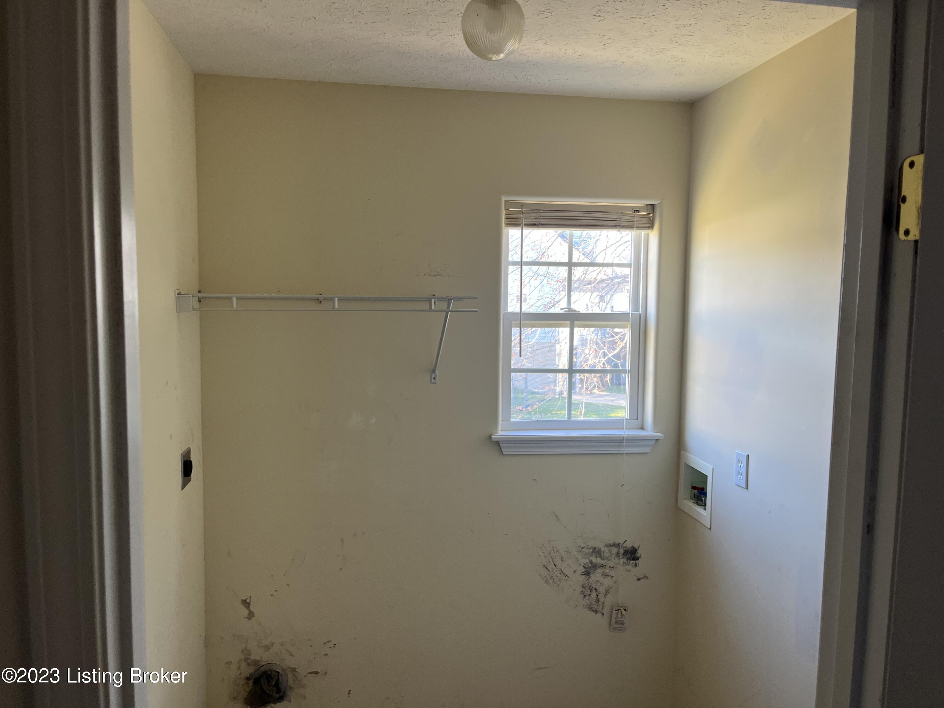 200 Meadowlake Dr Dr Property Photo 13