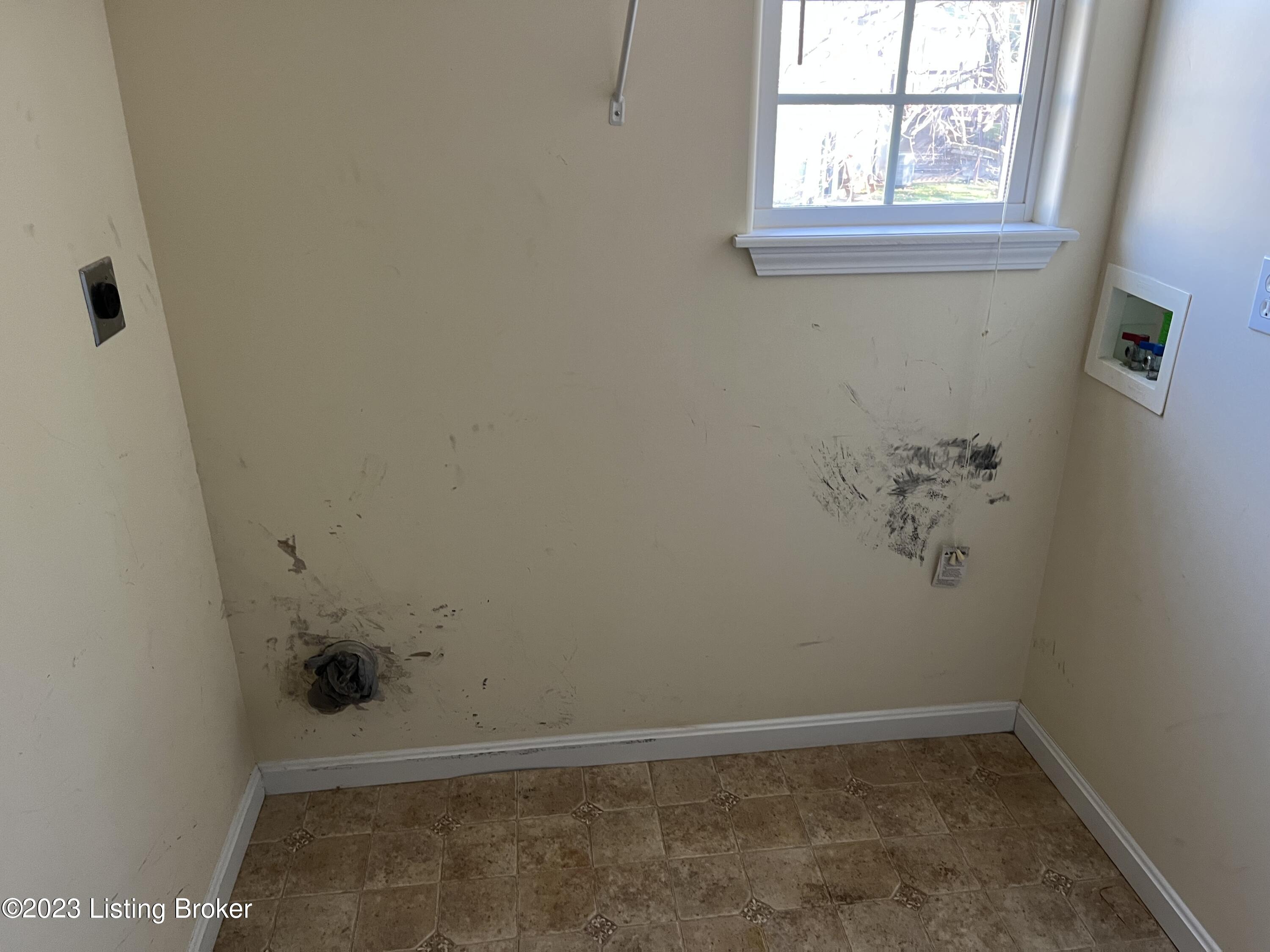 200 Meadowlake Dr Dr Property Photo 14