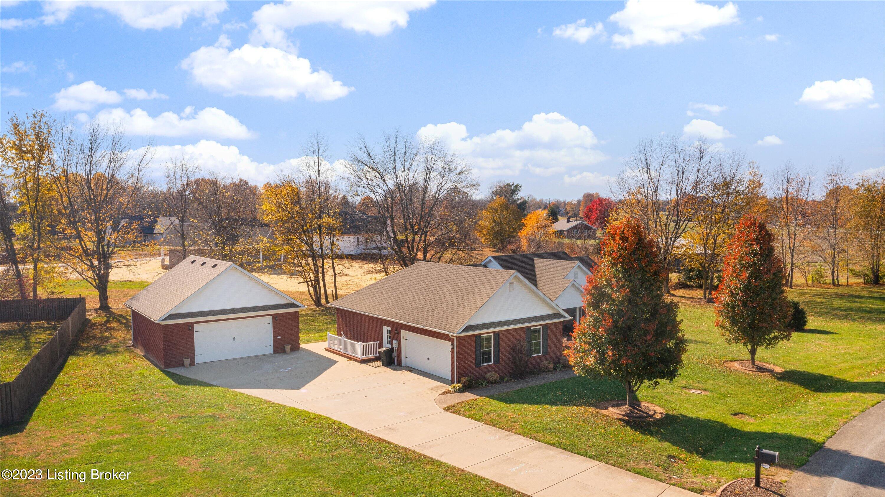 1005 Pembrooke Dr Property Photo 1