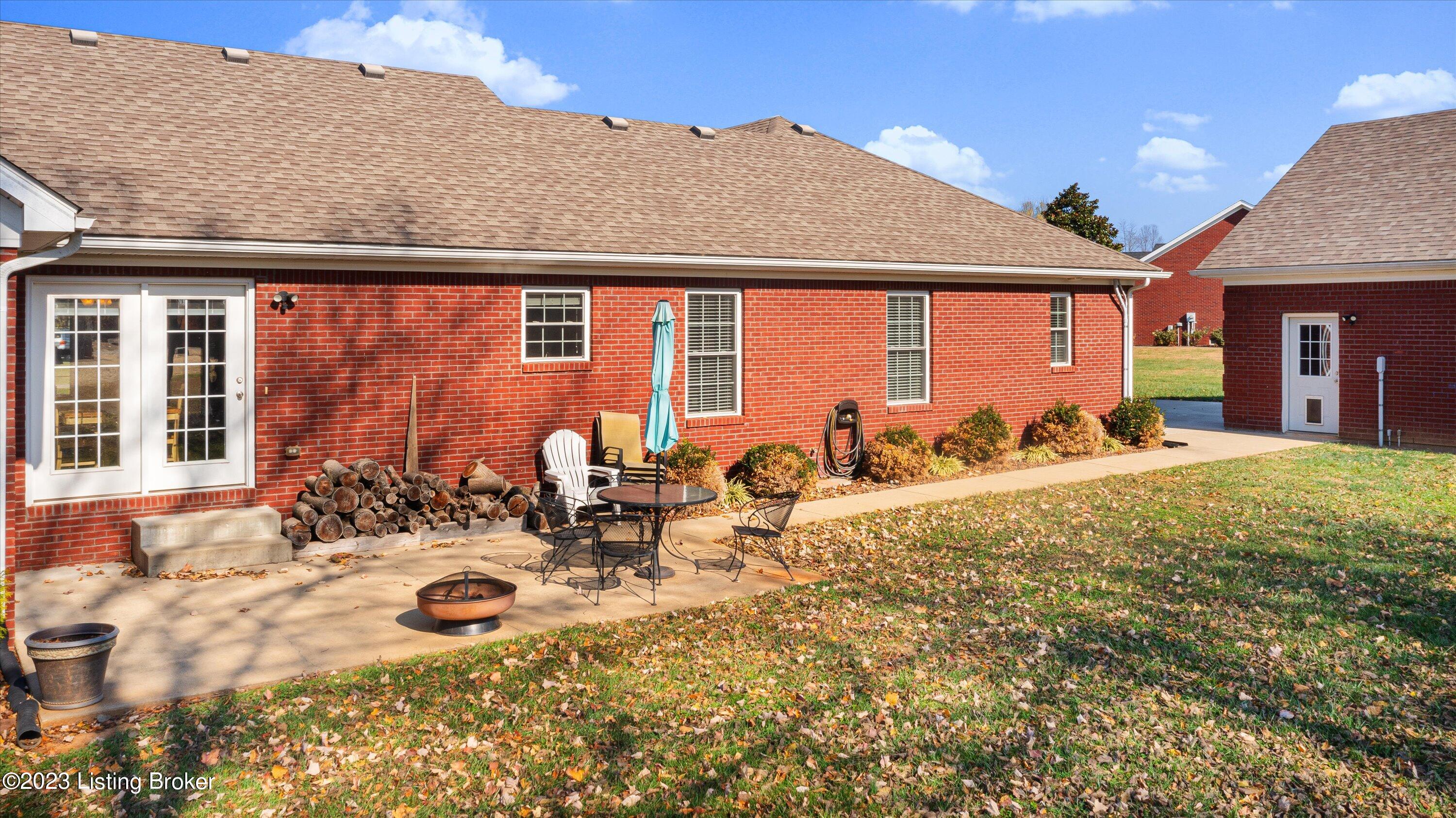 1005 Pembrooke Dr Property Photo 43