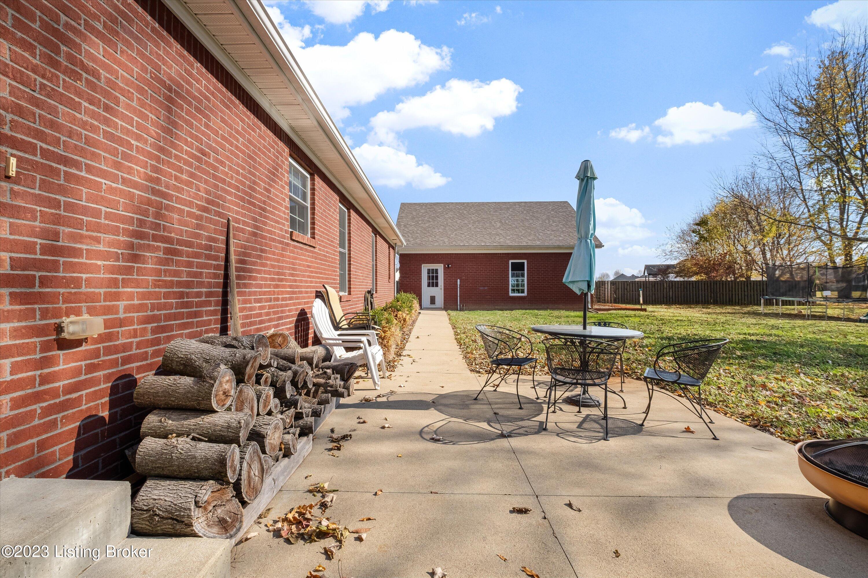 1005 Pembrooke Dr Property Photo 46