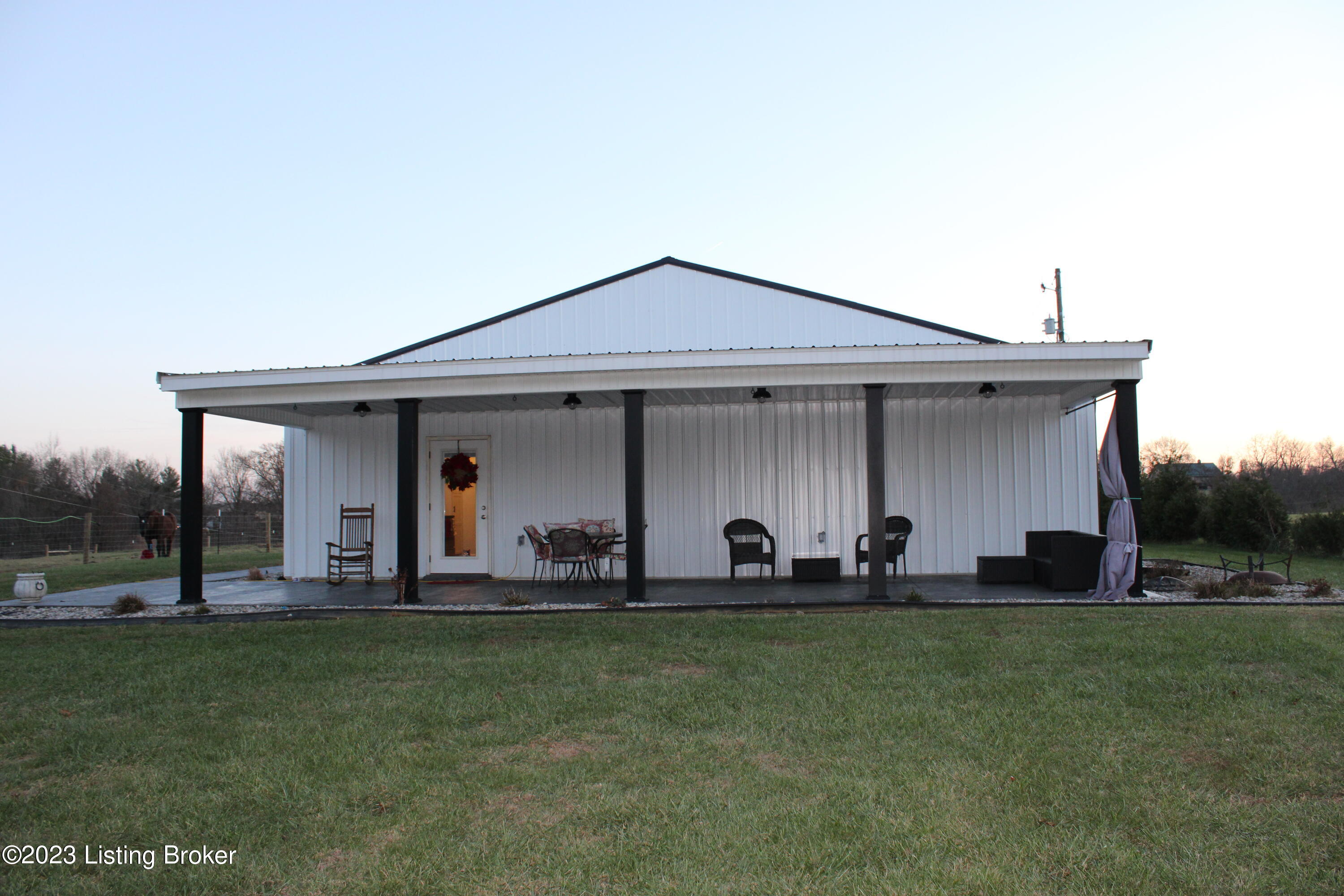 1440 Sullivan Ln Property Photo 1