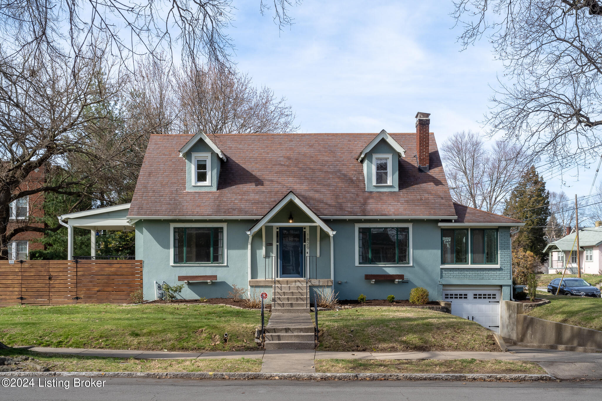 1829 Roanoke Ave Property Photo 1