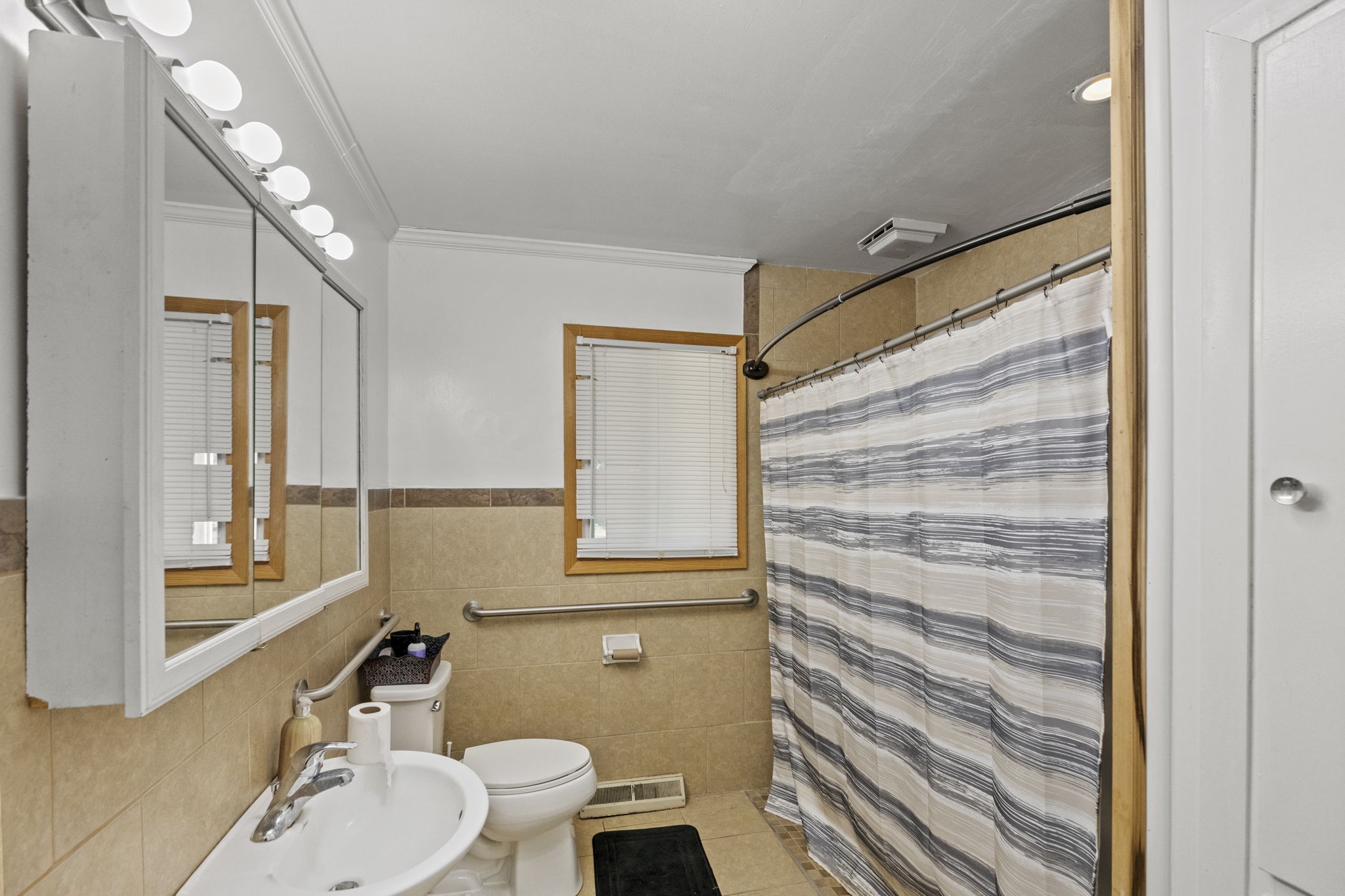 700 N Broadway Property Photo 57