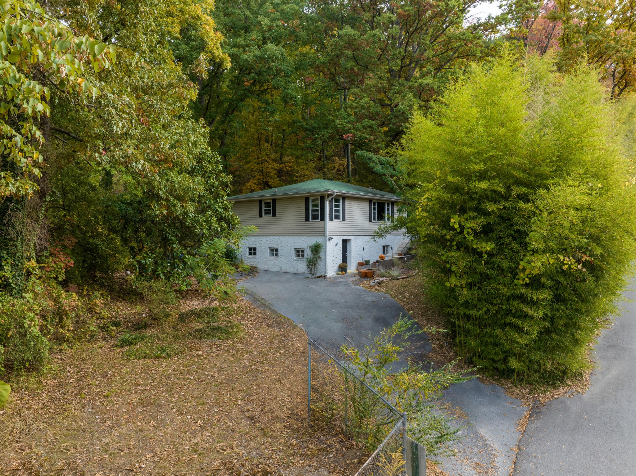 658 Gurley Street Property Photo 4