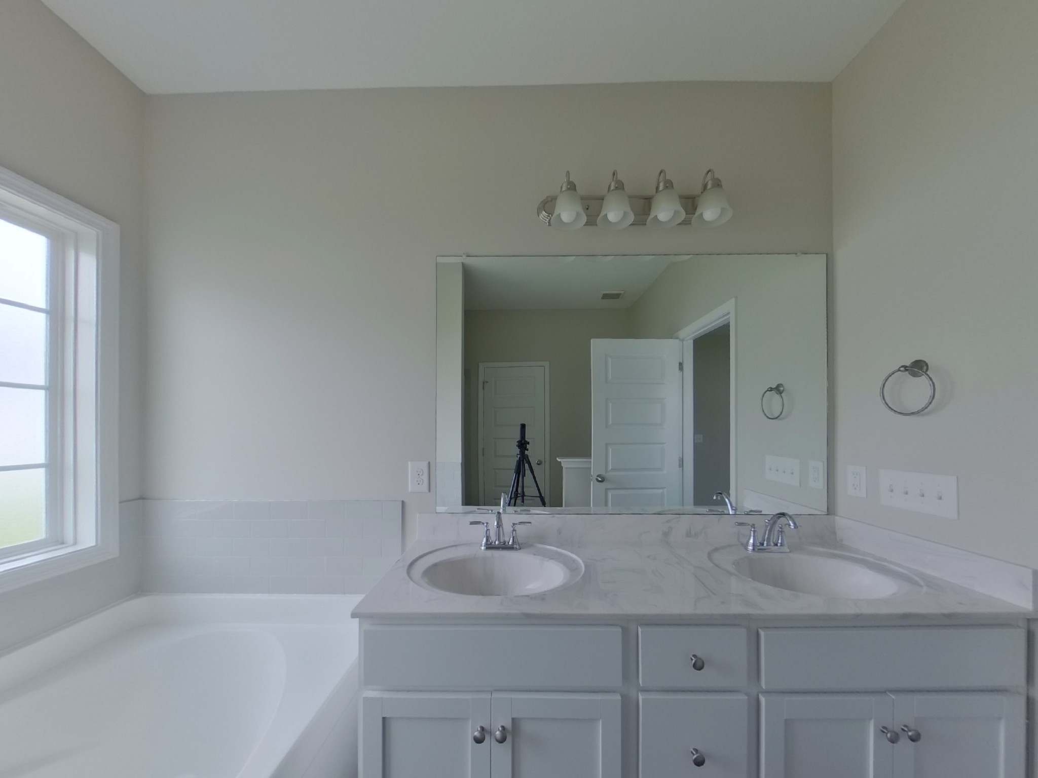 1007 Cyril Dr Property Photo 8