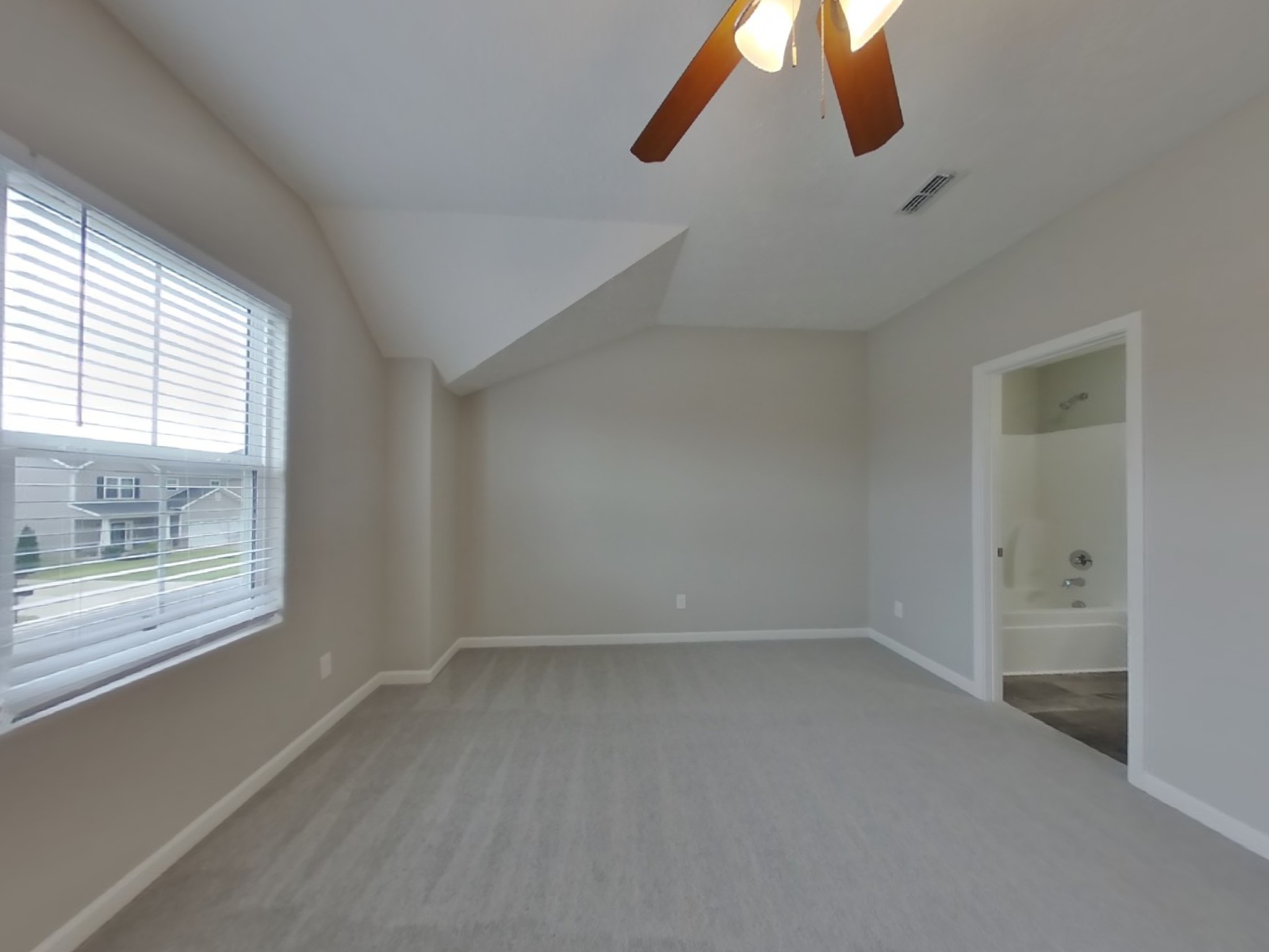1713 Sunray Dr Property Photo 3