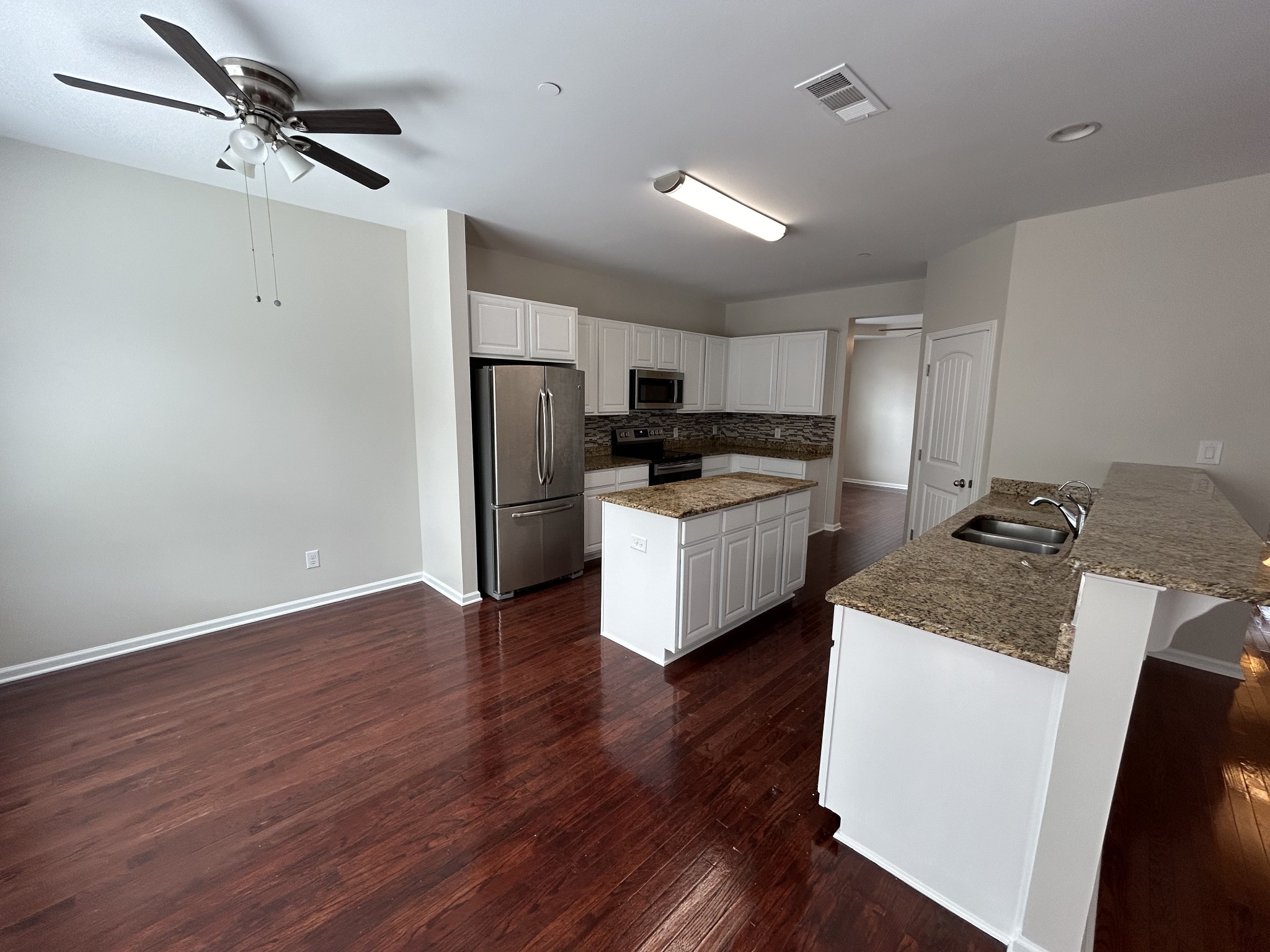 1856 Looking Glass Ln Property Photo 8