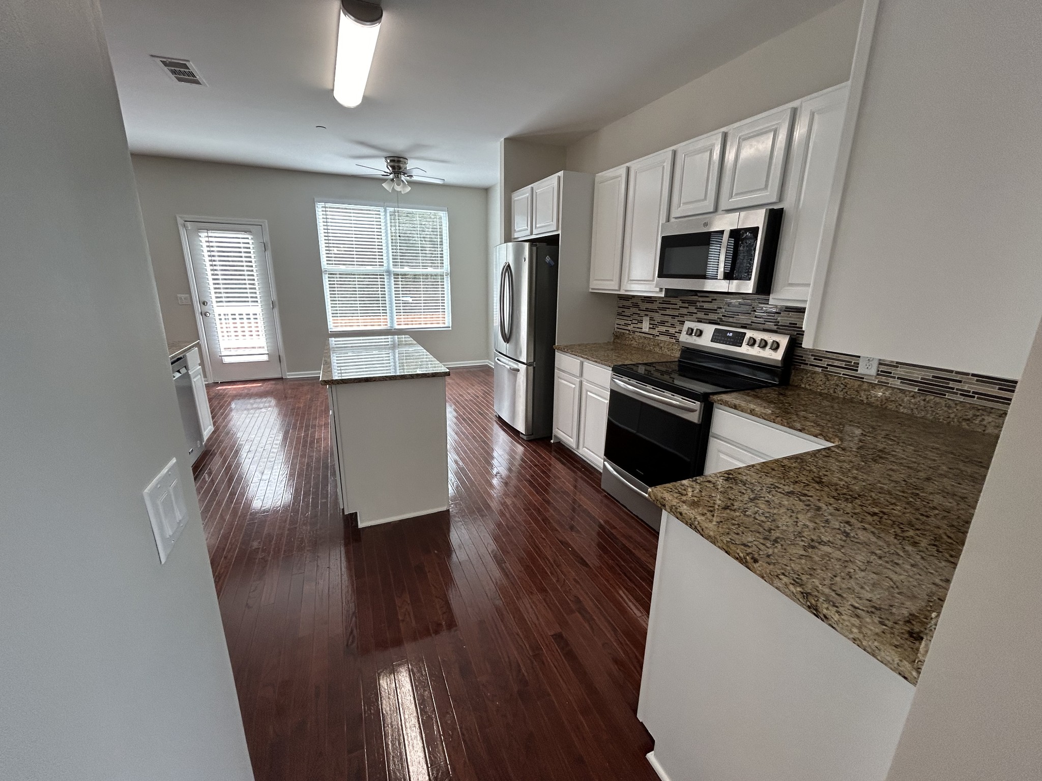 1856 Looking Glass Ln Property Photo 9