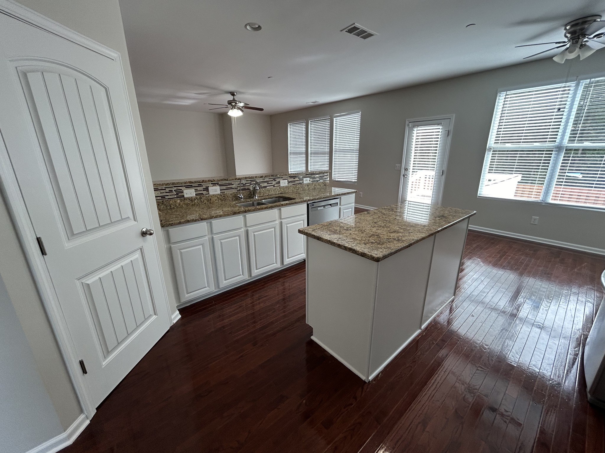 1856 Looking Glass Ln Property Photo 10