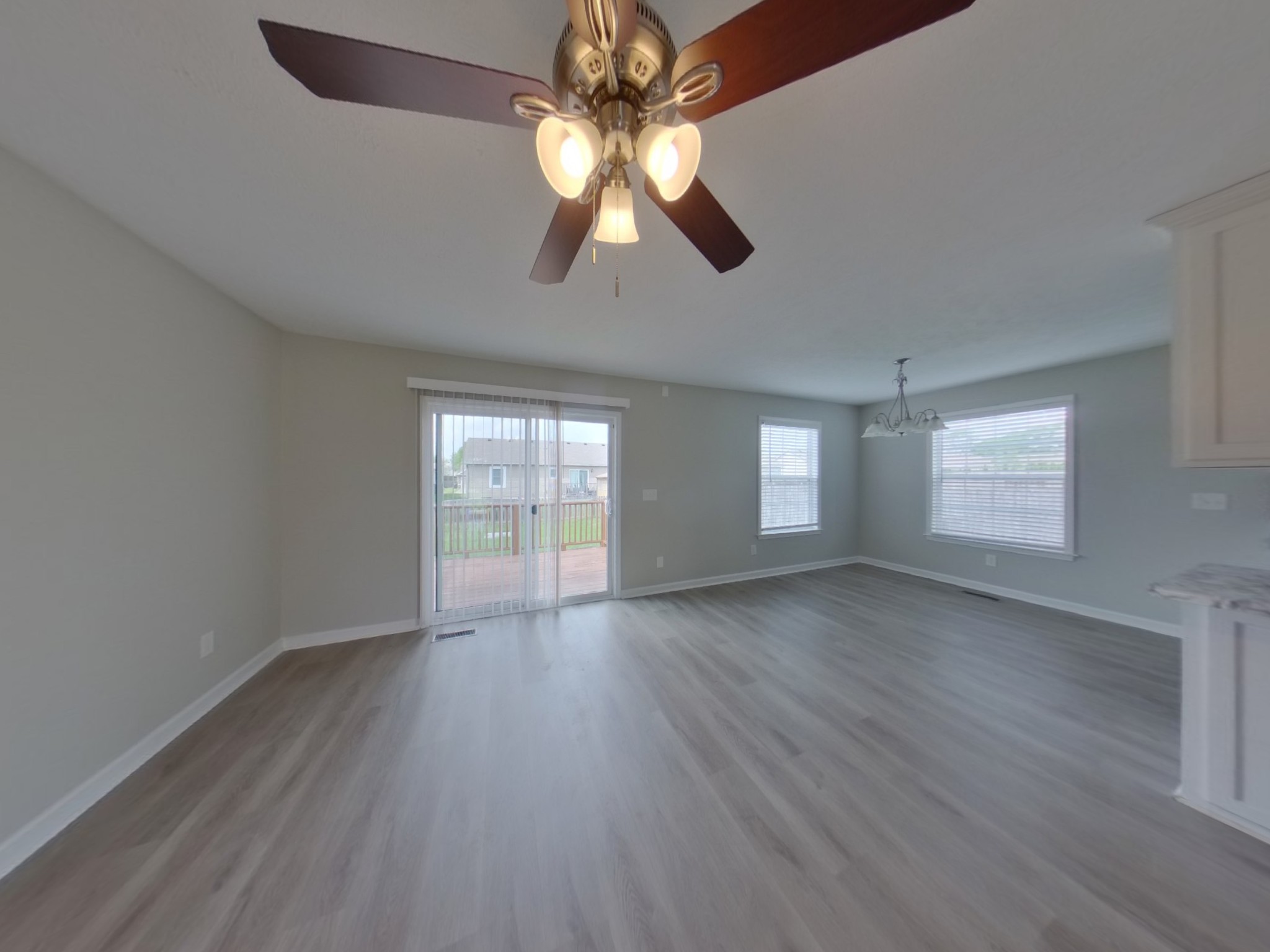 1820 Elizabeth Ln Property Photo 2